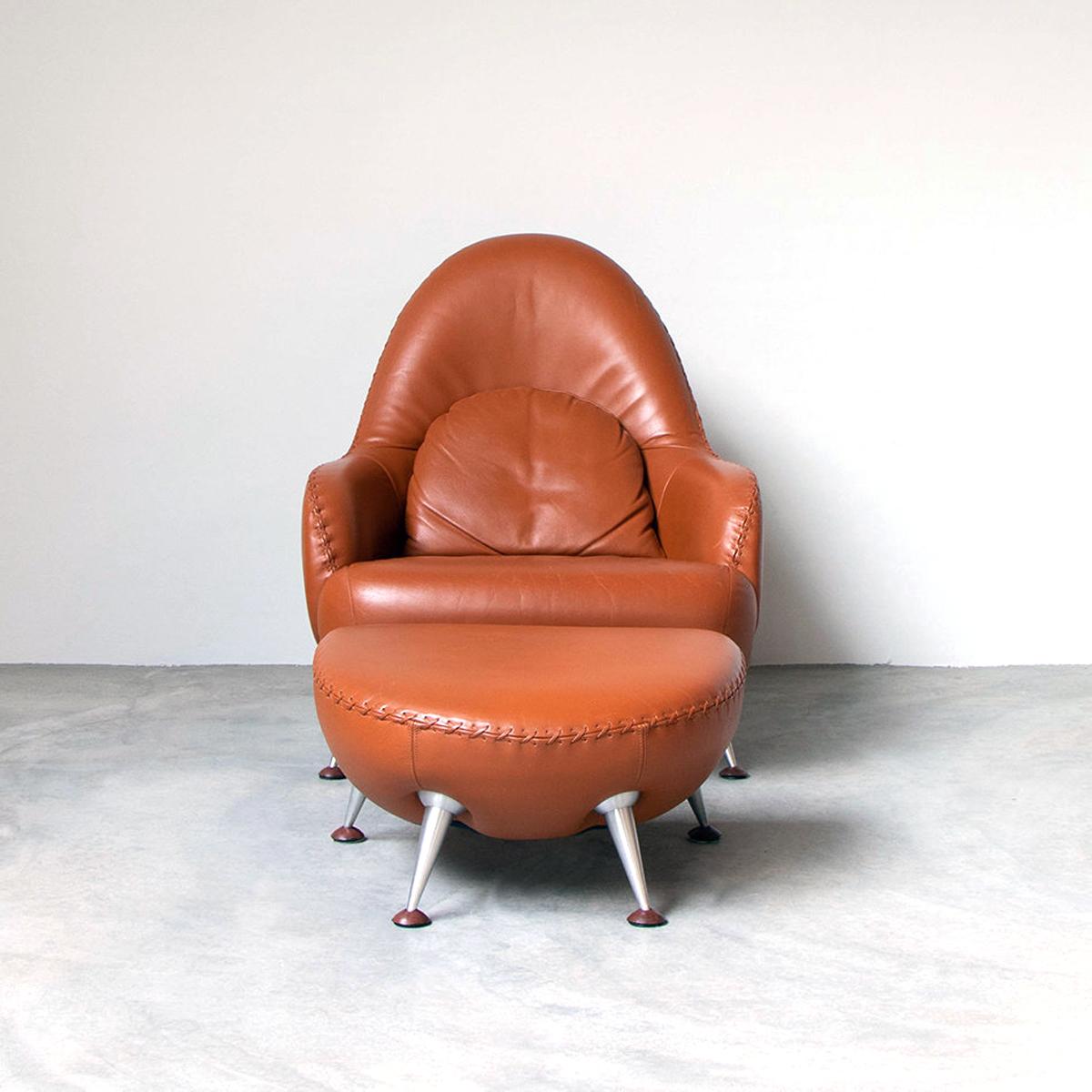 Comfortable lounge armchair by De Sede (DS-102) with thick nappa cognac leather upholstery by Mathias Hoffmann. 
All in very good / excellent original condition.