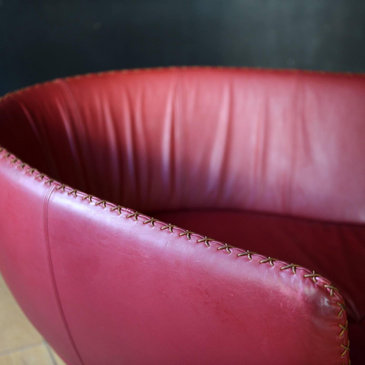 Mid-Century Modern De Sede DS-102 Canapé trois places en cuir rouge par Matthias Hoffmann