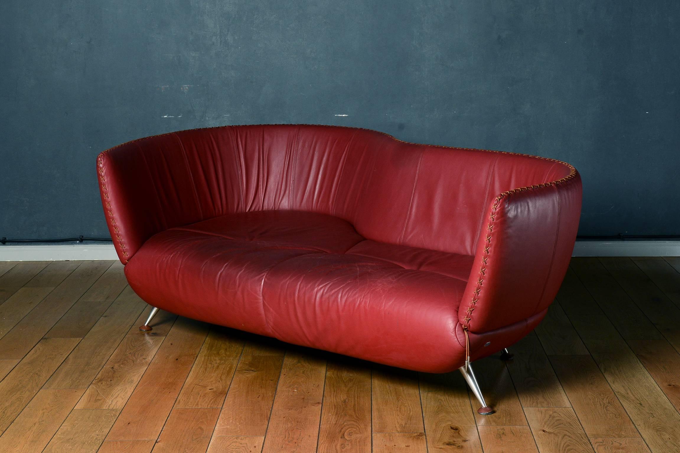 De Sede DS-102 Canapé trois places en cuir rouge par Matthias Hoffmann Bon état à Berlin, DE