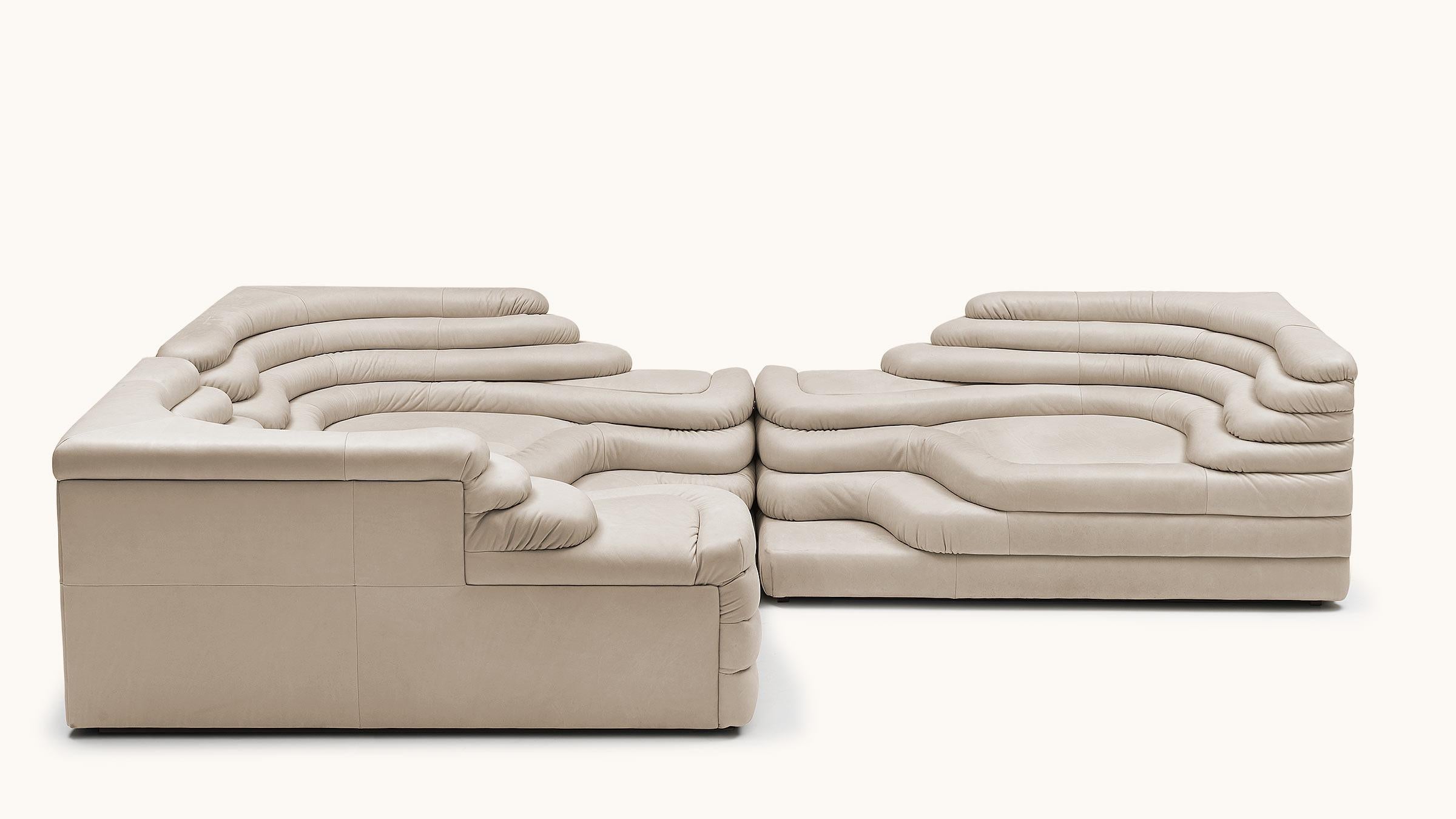 De Sede DS-1025/09 Terrazza Sofa in Perla Upholstery by Ubald Klug, 1 Element In New Condition For Sale In Brooklyn, NY