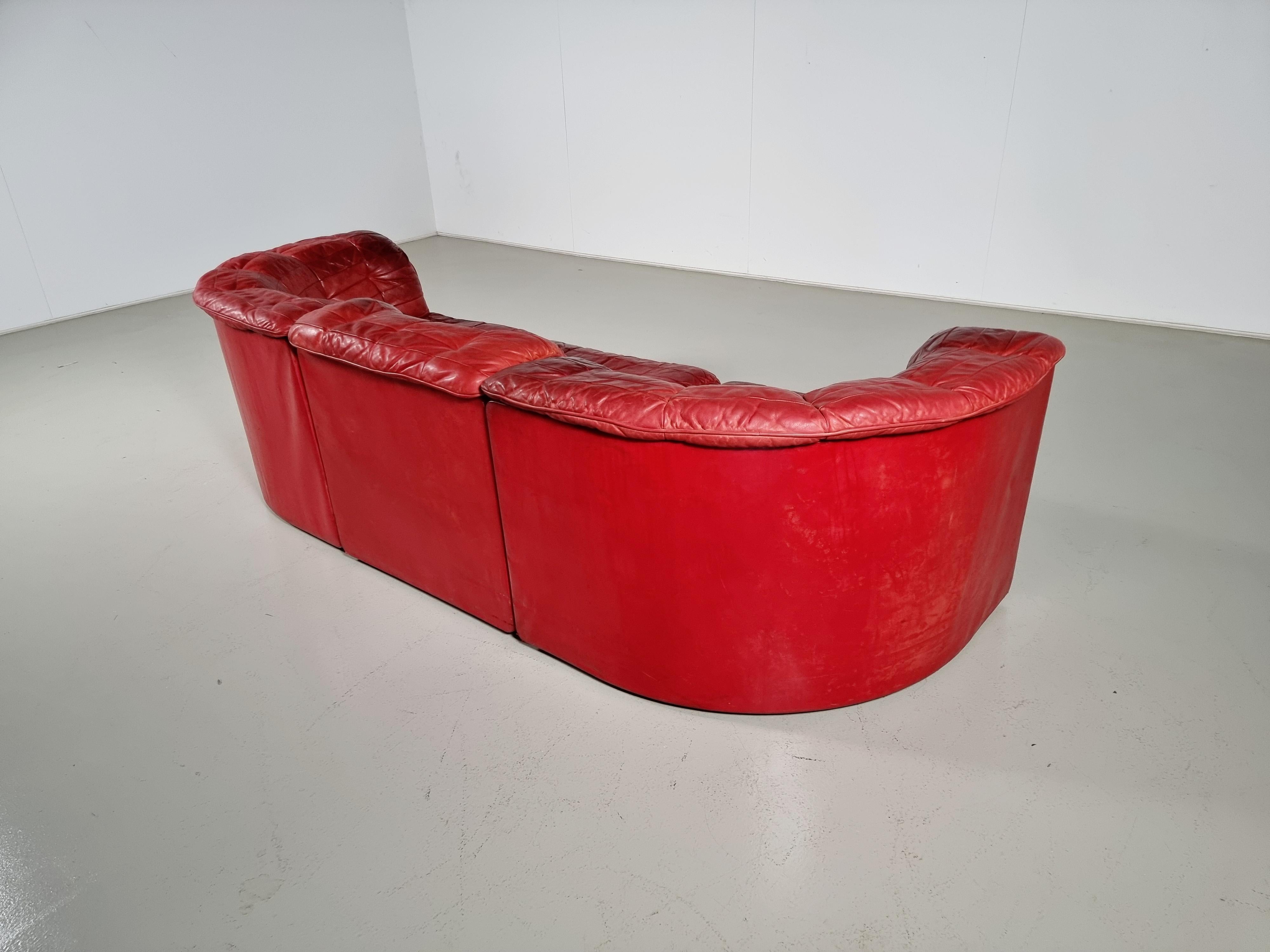 De Sede DS 11 Modular Sofa in Original red Leather, 1970s 4