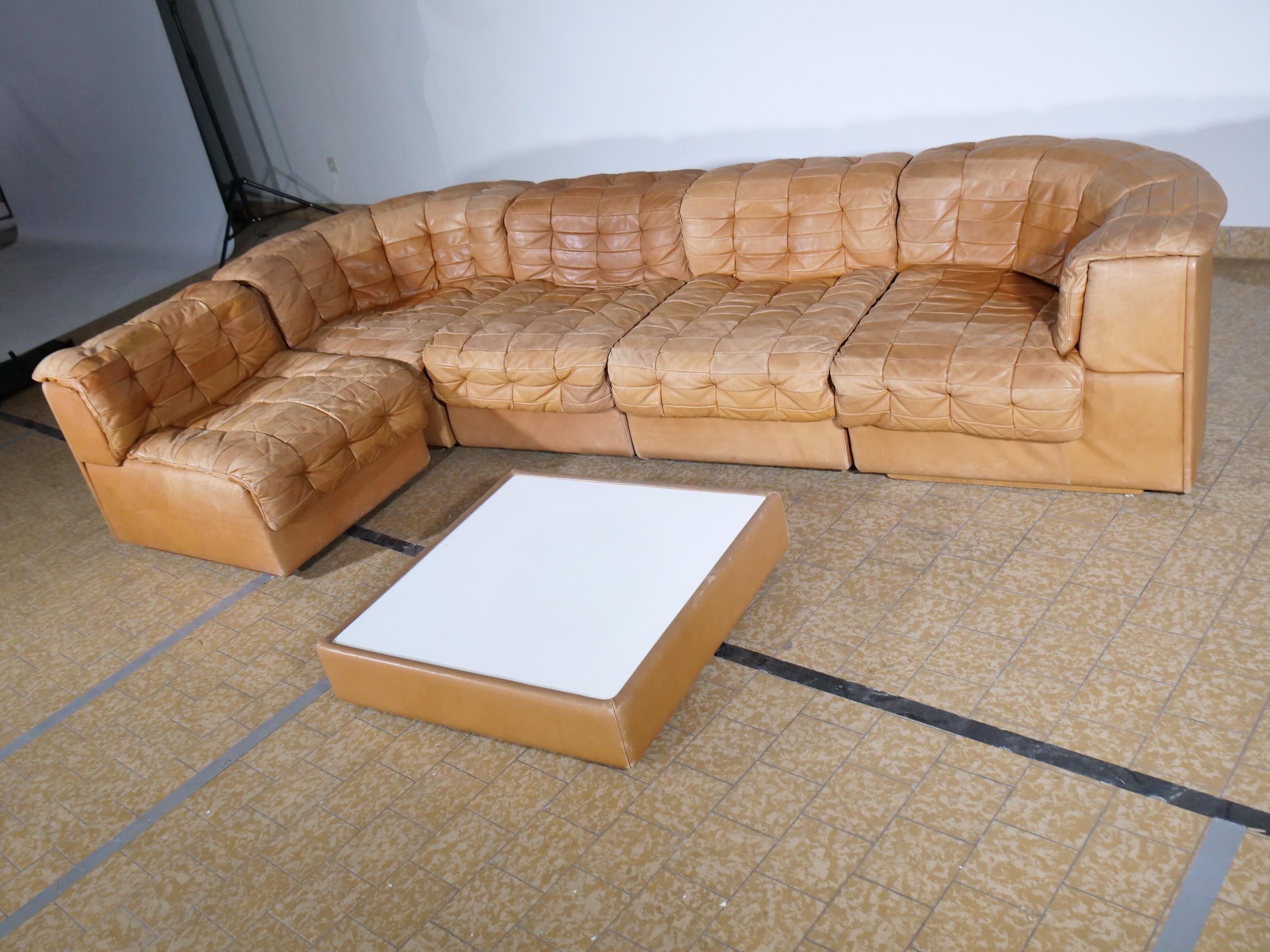 De Sede Ds 11 Patchwork-Sofa aus Leder mit Couchtisch, 1970er Jahre (Moderne der Mitte des Jahrhunderts)