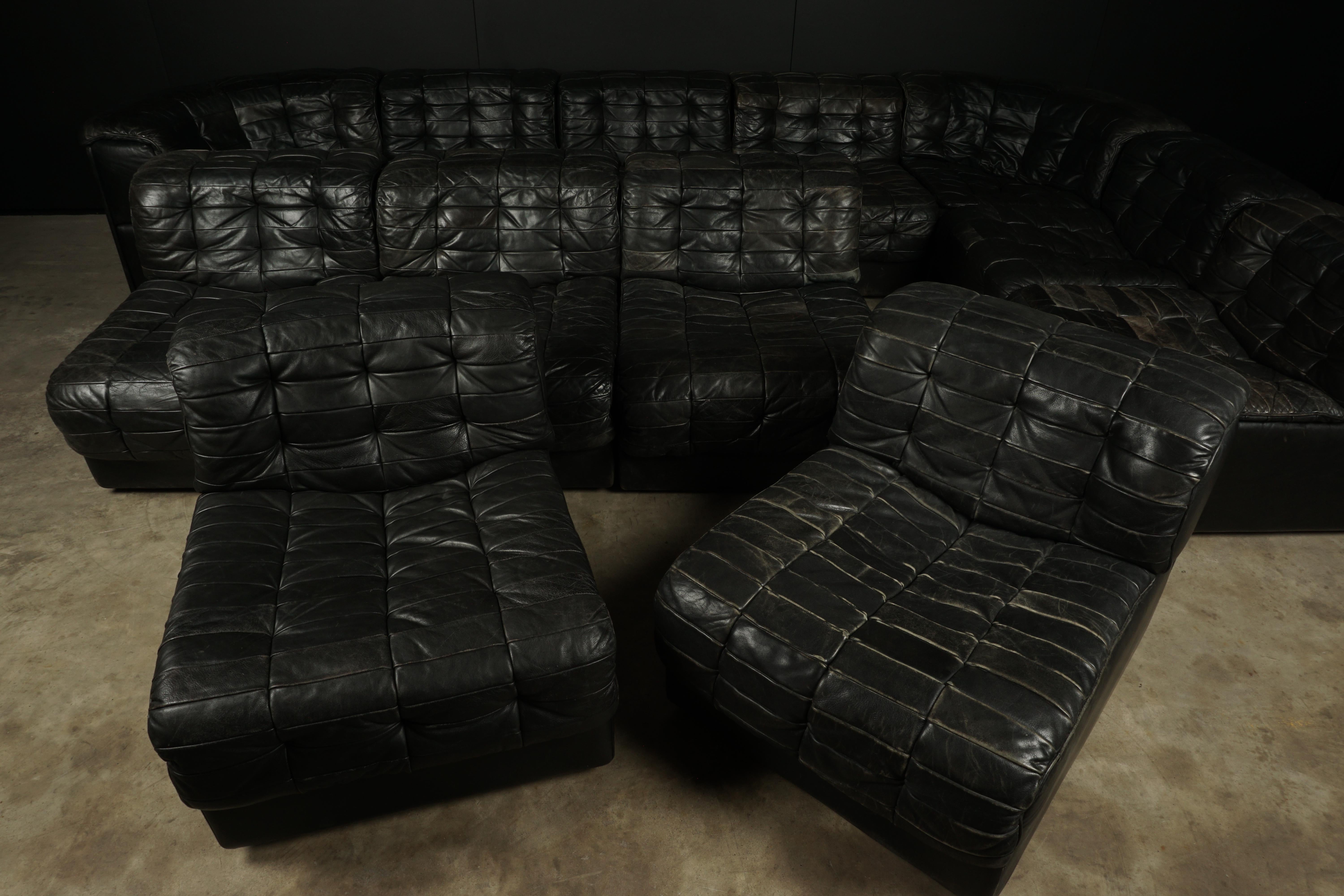Rare De Sede DS 11 sectional patchwork sofa in black leather, 1970s. Large model with twelve modular pieces that can be arranged to your wishes. Manufactured by De Sede in Switzerland, with great wear and patina.
Corner element measures: D 35 x W