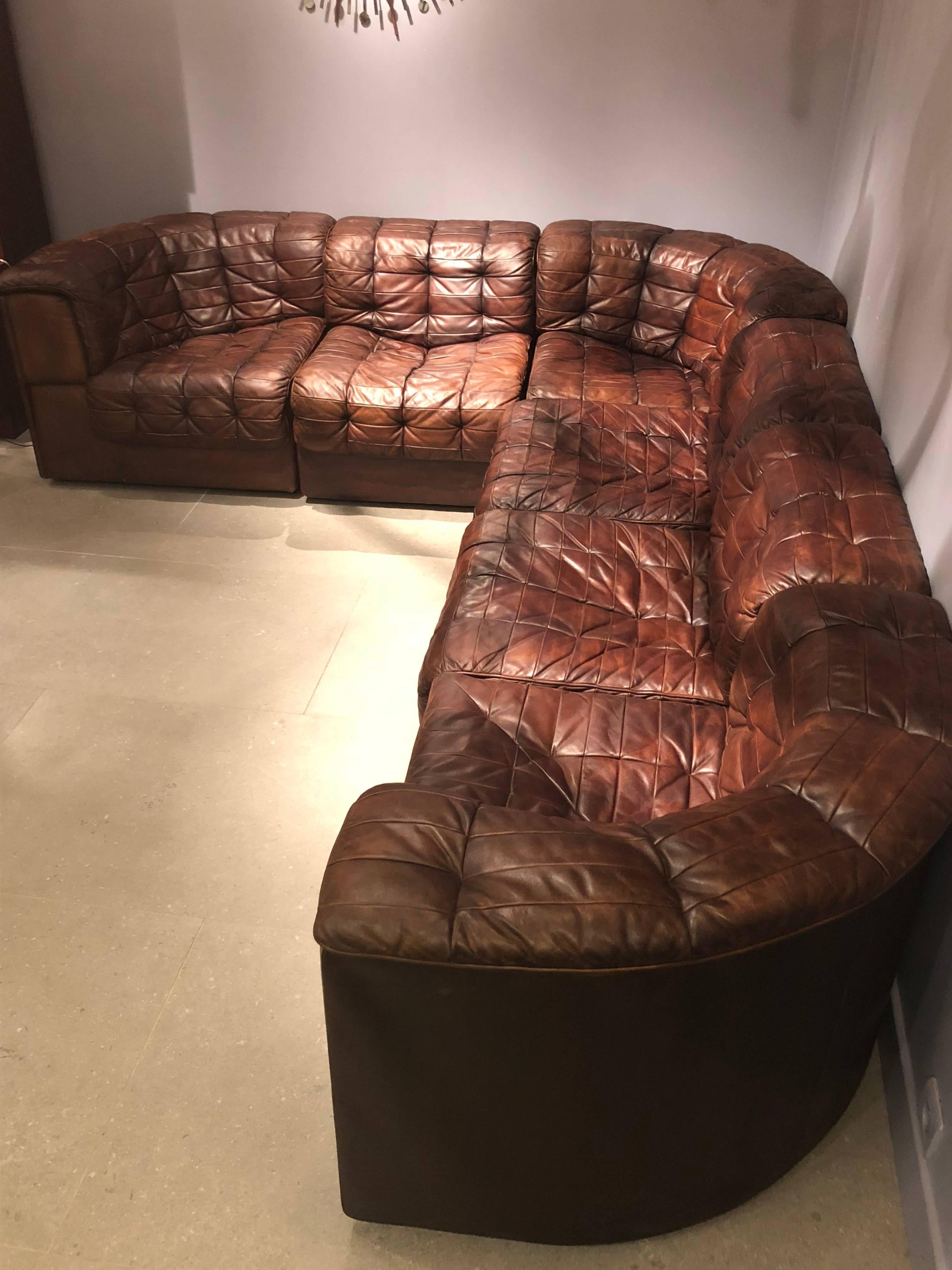 De Sede DS11 sofa in brown patinated leather. 6 elements in good vintage condition. Very comfortable and nice brown color.
Don't hesitate if you need more images.
  