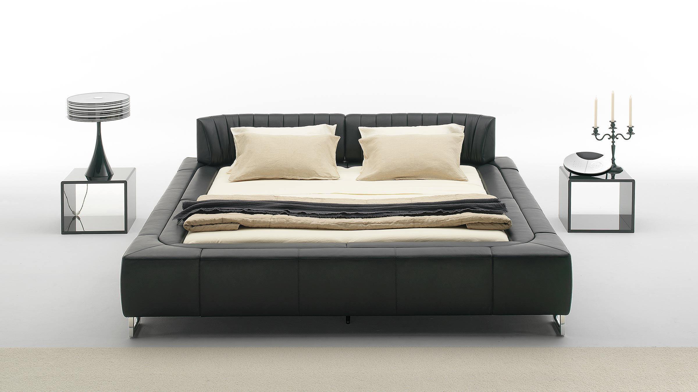 Swiss De Sede DS-1165 Queen Size Bed in Leather by Hugo de Ruiter For Sale