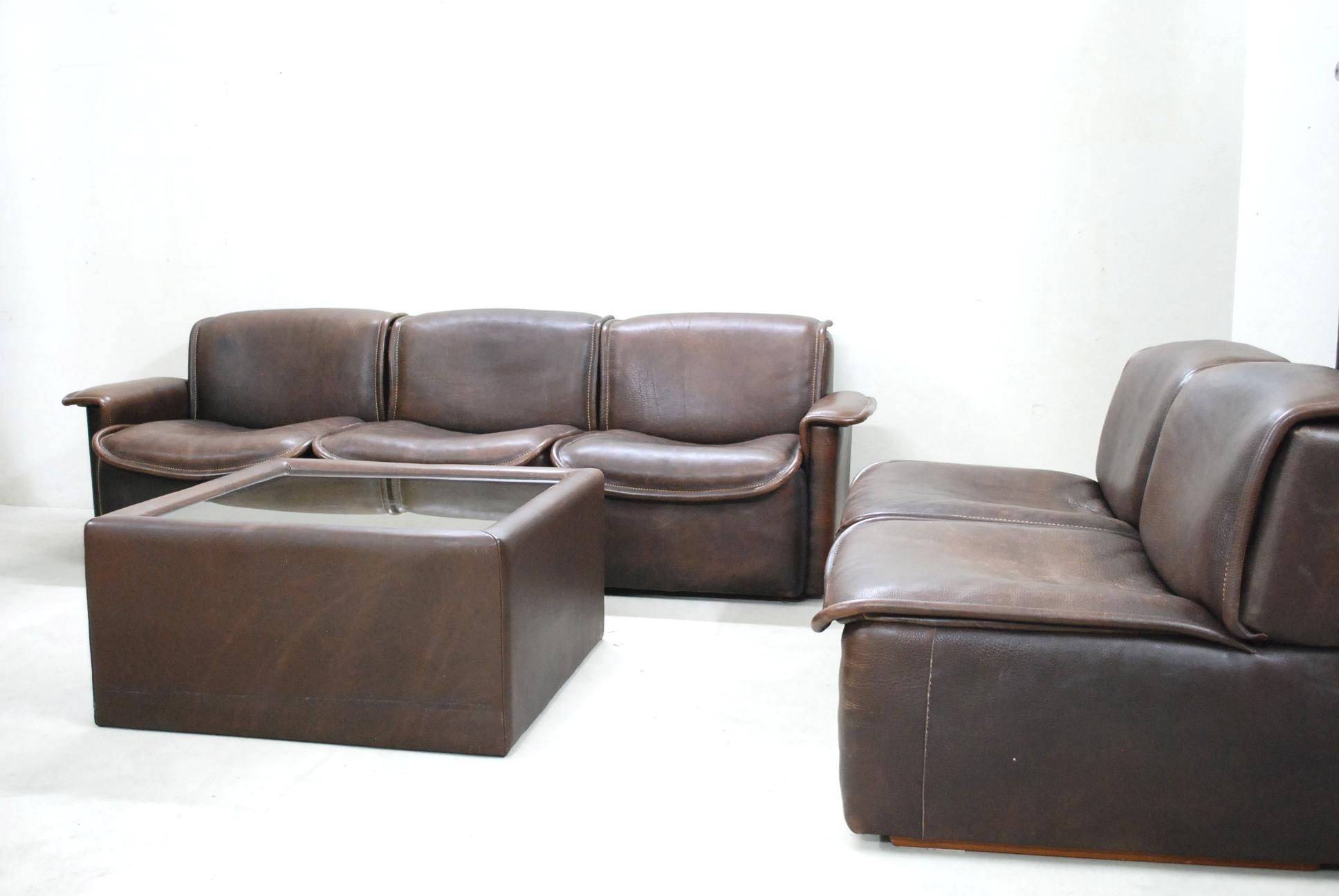 De Sede DS 12 Modular Vintage Neck Leather Sofa Brown and Coffee Table In Good Condition For Sale In Munich, Bavaria