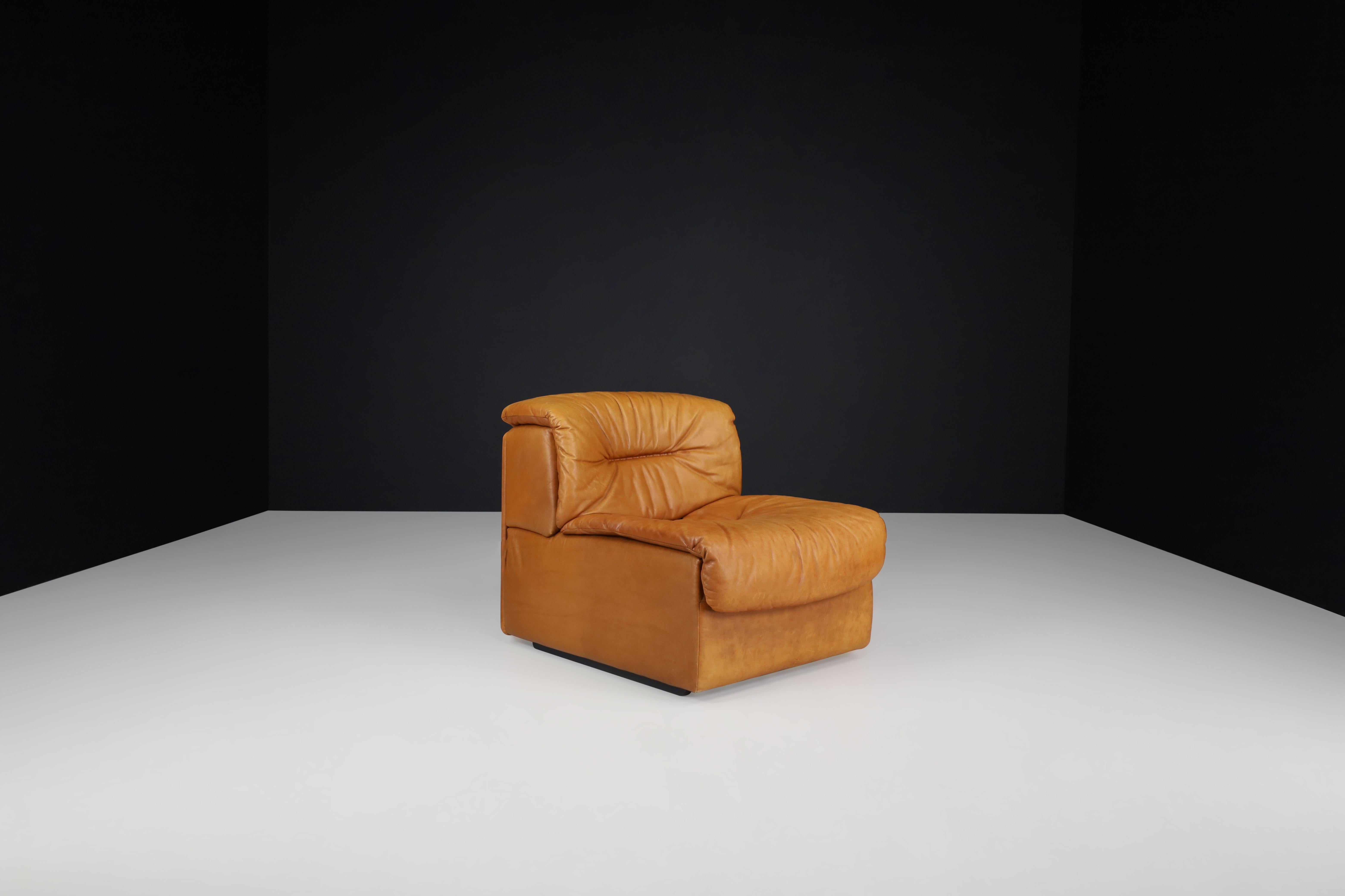 De Sede DS 14 lounge chair in patinated cognac leather, Switzerland, 1970s 

This robust patinated De Sede lounge chair ensures ultimate comfort and building quality with its solid wooden frame and thick hand-stitched leather upholstery. Nice