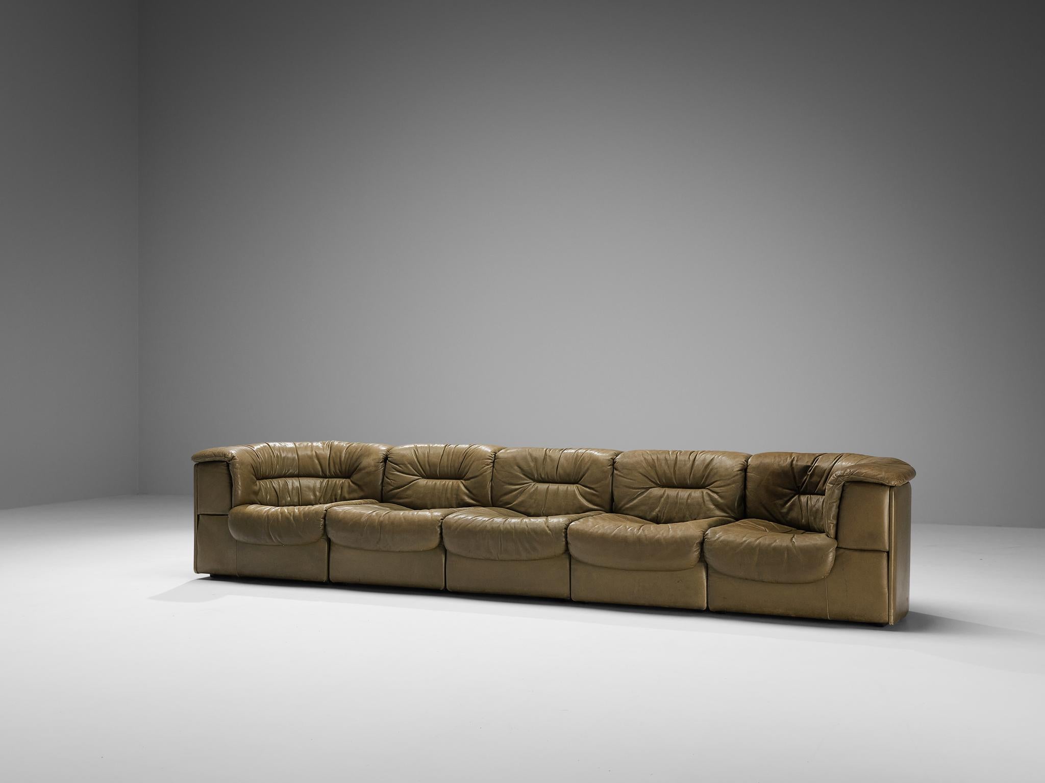 De Sede 'DS-14' Modular Sofa in Patinated Olive Green Leather For Sale 3