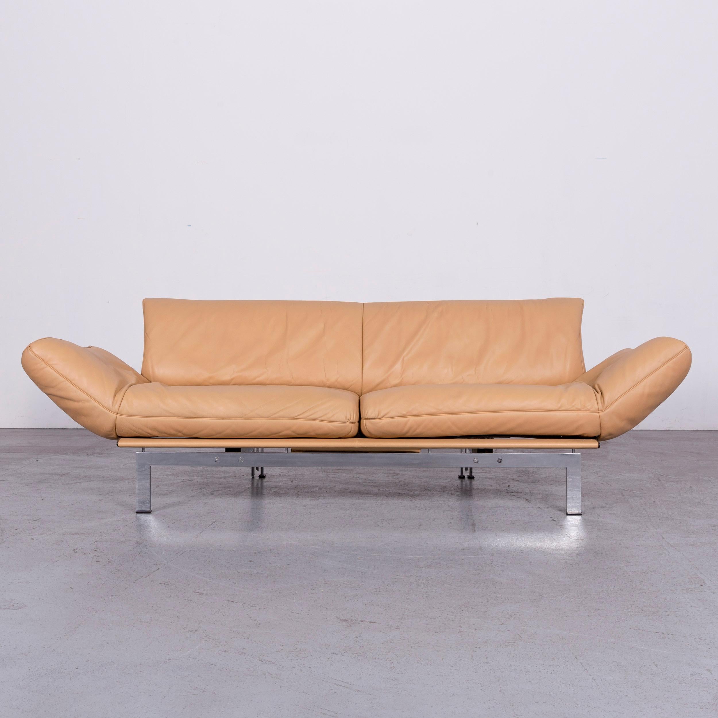 We bring to you a De Sede DS 140 designer leather sofa beige three-seat function modern.