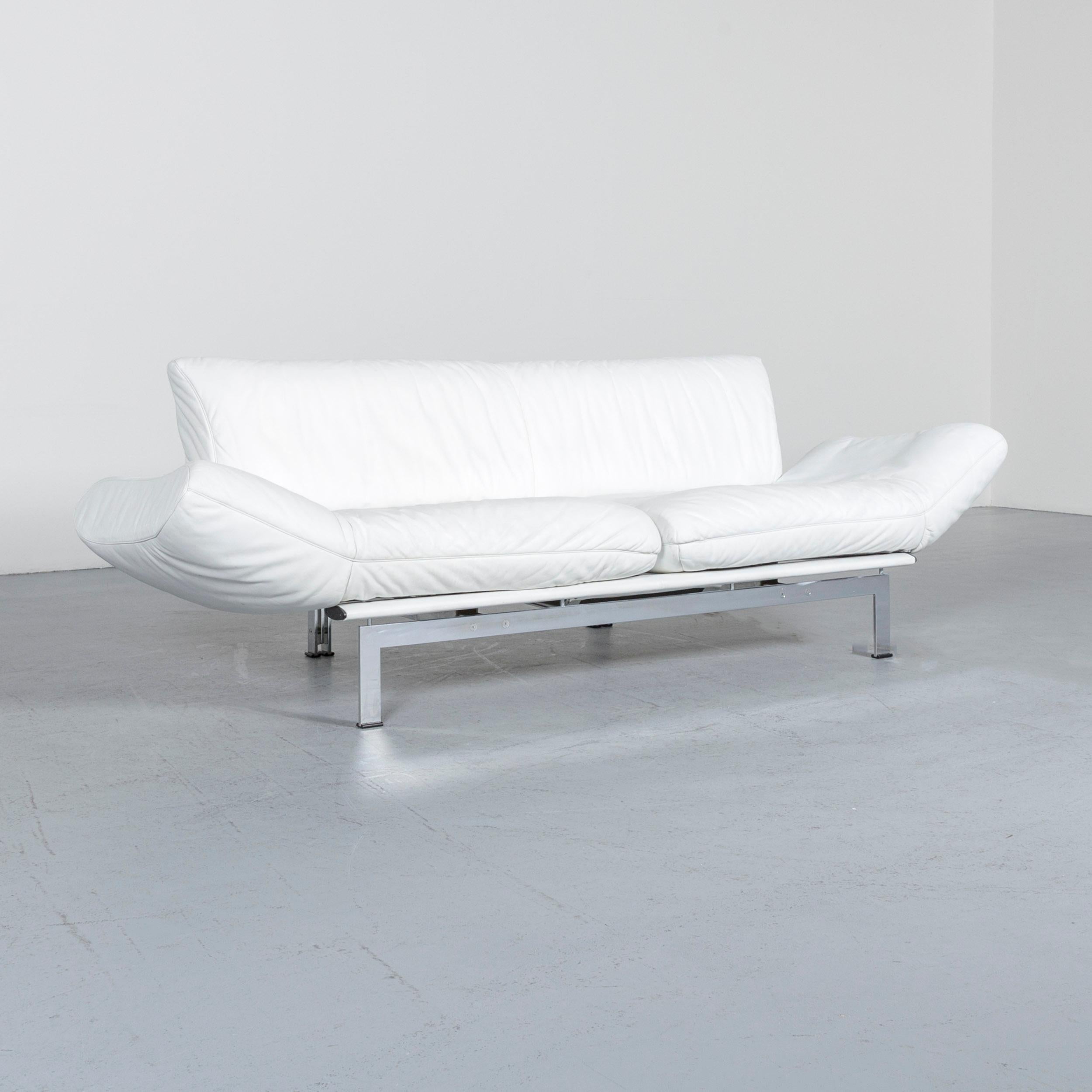 We bring to you a De Sede DS 140 designer leather sofa white three-seat function modern.