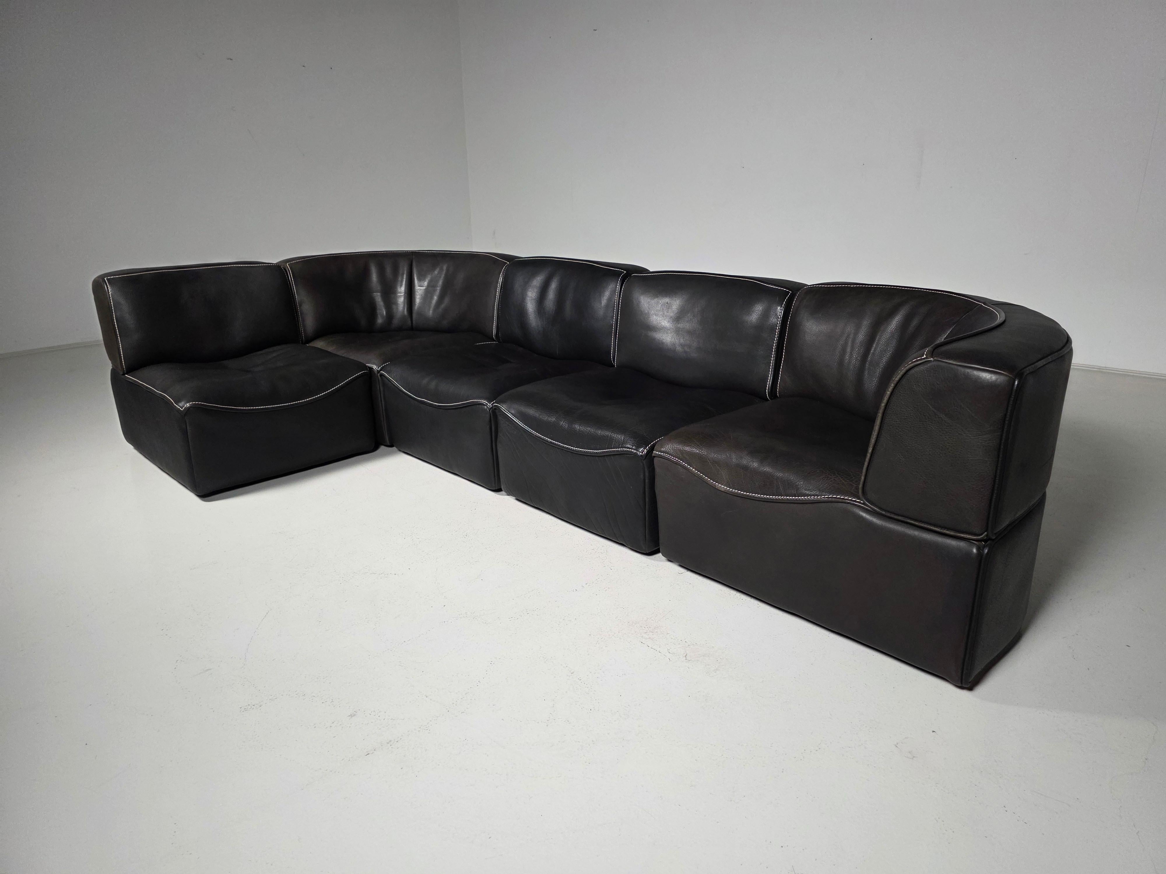 Cuir De Sede DS-15 Modular Sofa in original black Buffalo Leather, 1970s en vente
