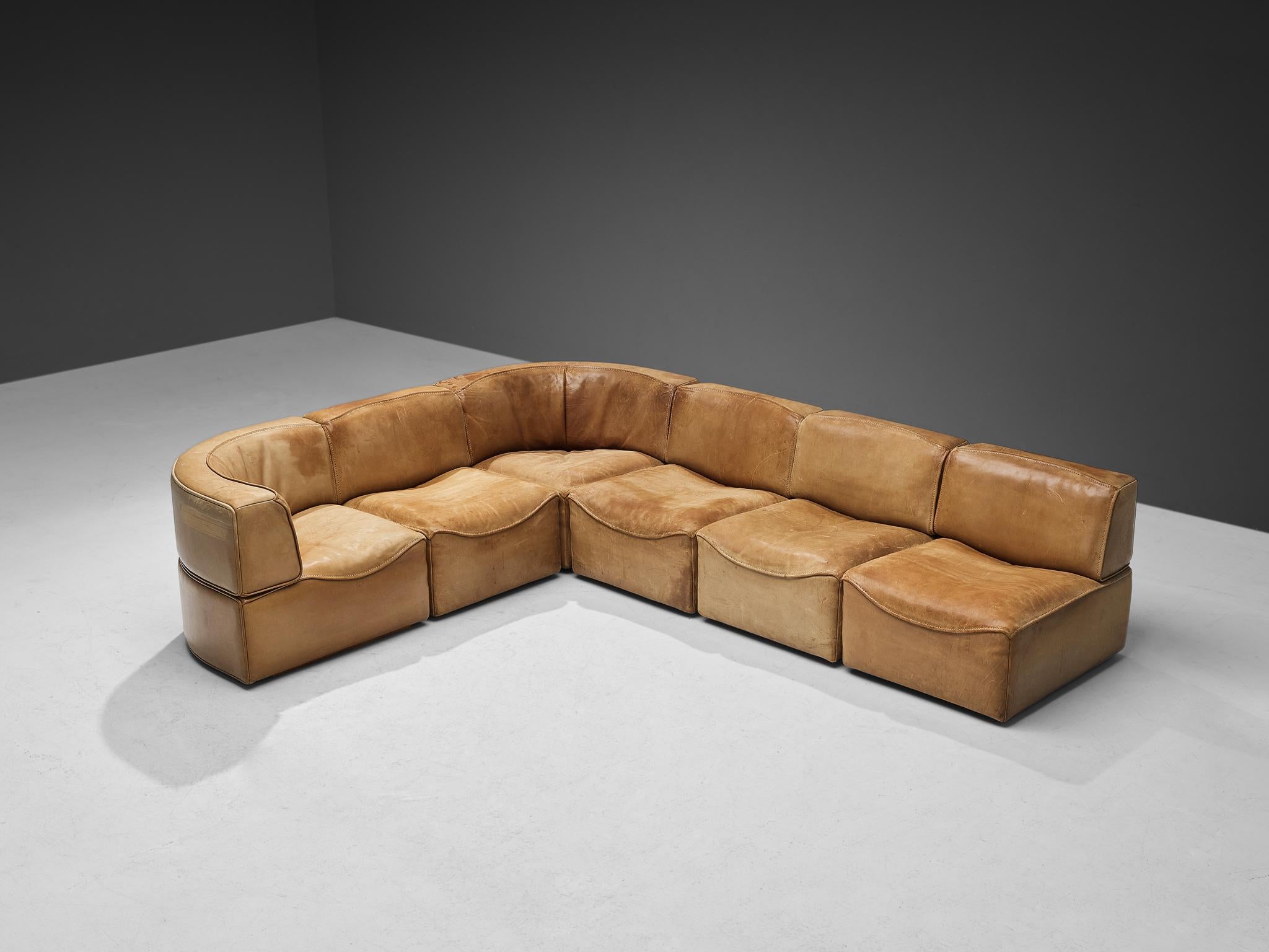 De Sede, 'DS-15' sectional sofa, patinated leather, Switzerland, 1970s.

This high-quality sectional sofa designed by De Sede in the 1970s contains four regular elements and two corner elements, making it possible to arrange this sofa to your own