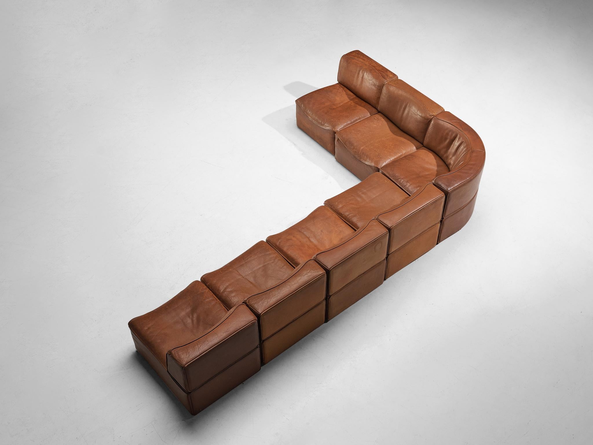 De Sede, 'DS-15' sectional sofa, patinated leather, Switzerland, 1970s.

This high-quality sectional sofa designed by De Sede in the 1970s contains six regular elements and one corner elements, making it possible to arrange this sofa to your own