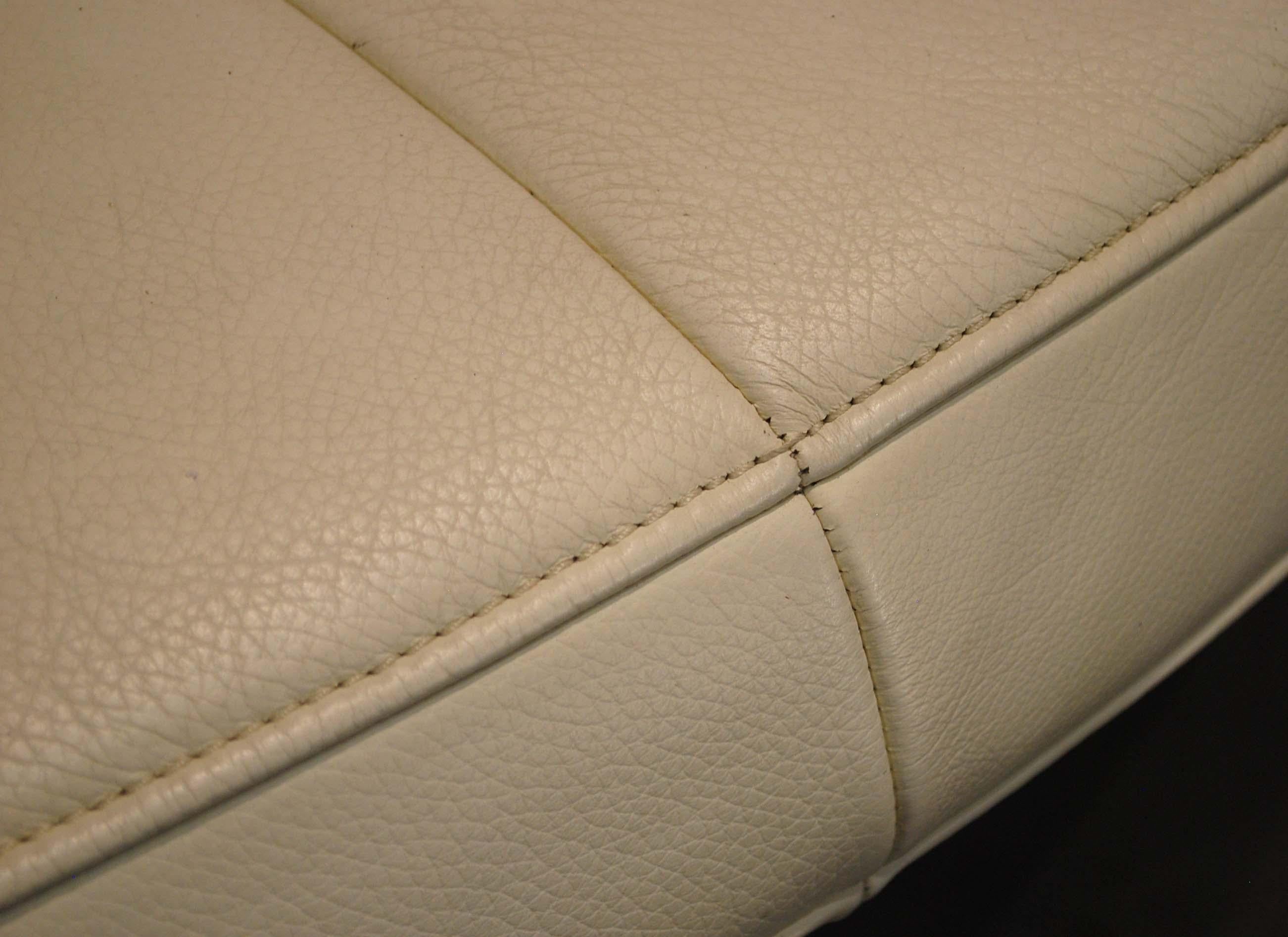 Mid-Century Modern De Sede DS 152 Oval White Leather Sofa by Jane Worthington for De Sede