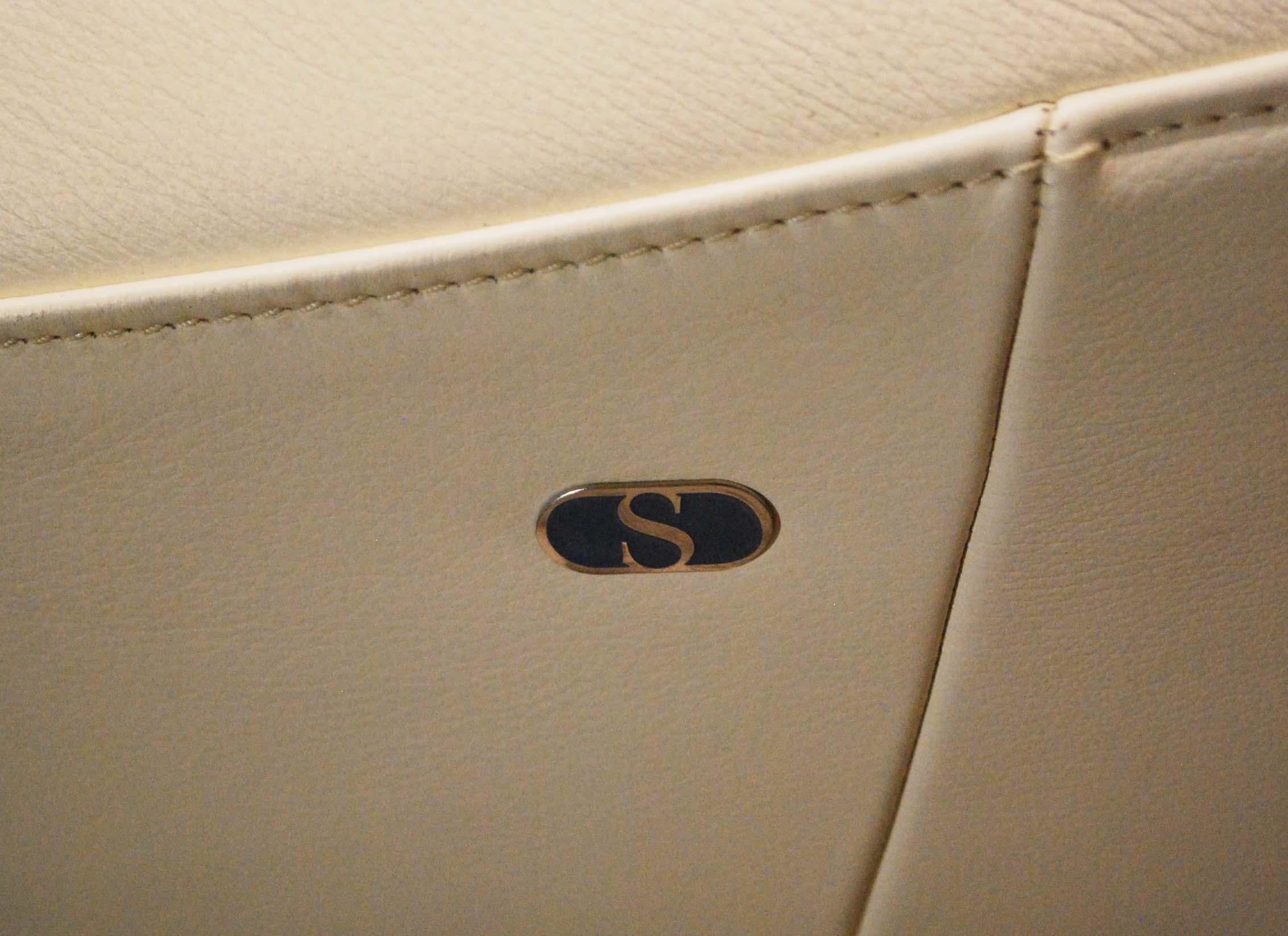 Swiss De Sede DS 152 Oval White Leather Sofa by Jane Worthington for De Sede