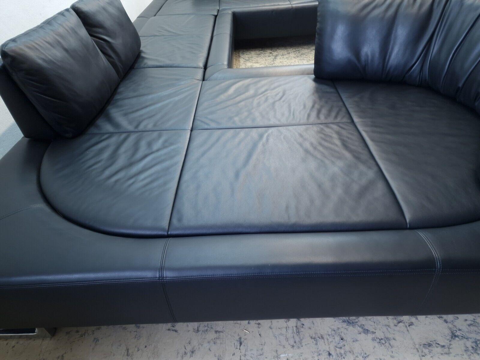 De Sede Ds 165 Echtleder Sofa in schwarz.

Entworfen von Hugo de Ruiter im Jahr 2018.


In absolut einwandfreiem Zustand. Fast neuwertig, kaum benutzt.
Keine Schäden o.ä.
Neupreis lag bei ca. 30.000,- €.

Stammt aus:
- Nichtraucherhaushalt
-
