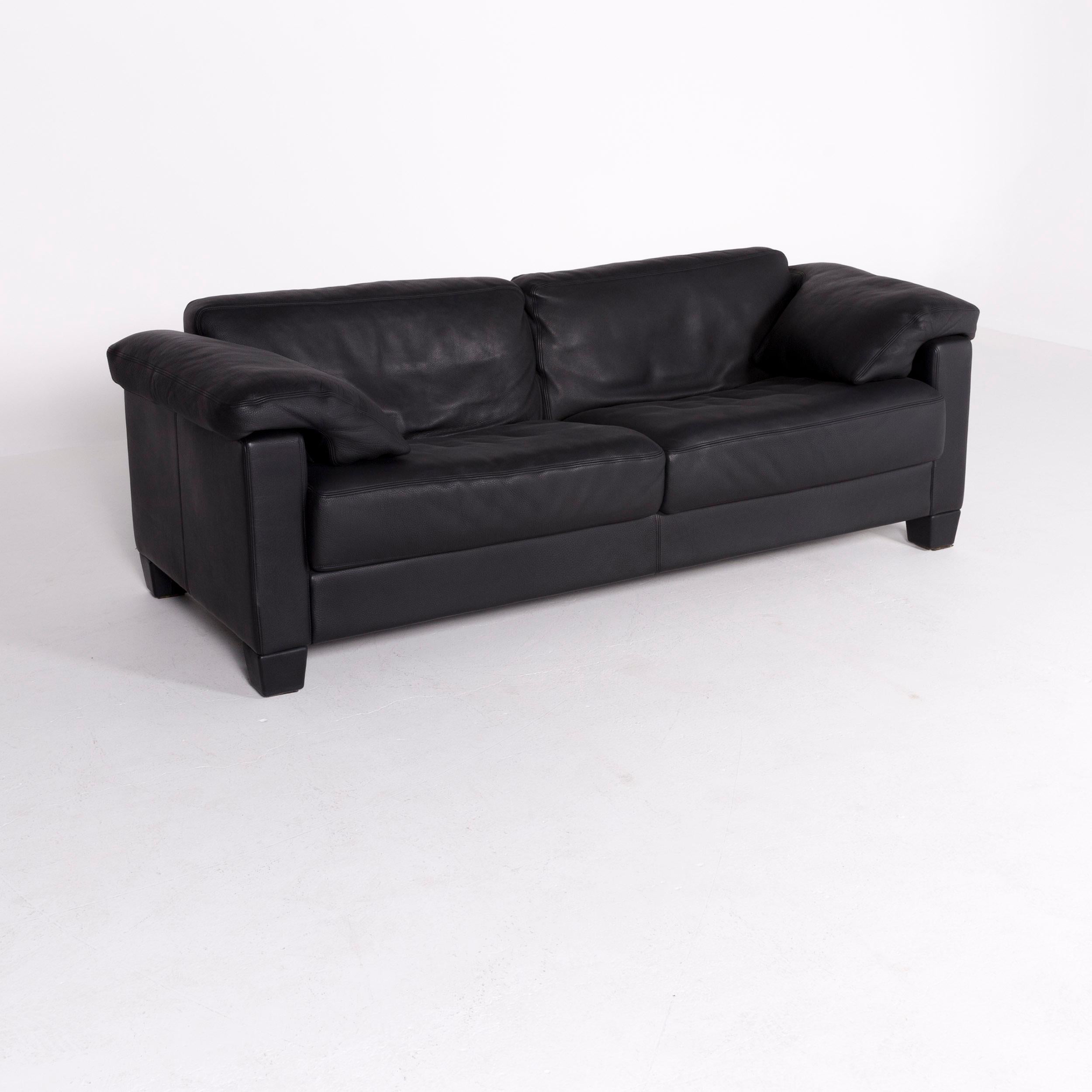 We bring to you a de Sede DS 17 designer leather sofa black genuine leather two-seat couch.

Product Measurements in centimeters:

Depth 87
Width 209
Height 73
Seat-height 46
Rest-height 67
Seat-depth 50
Seat-width 121
Back-height 41.
  