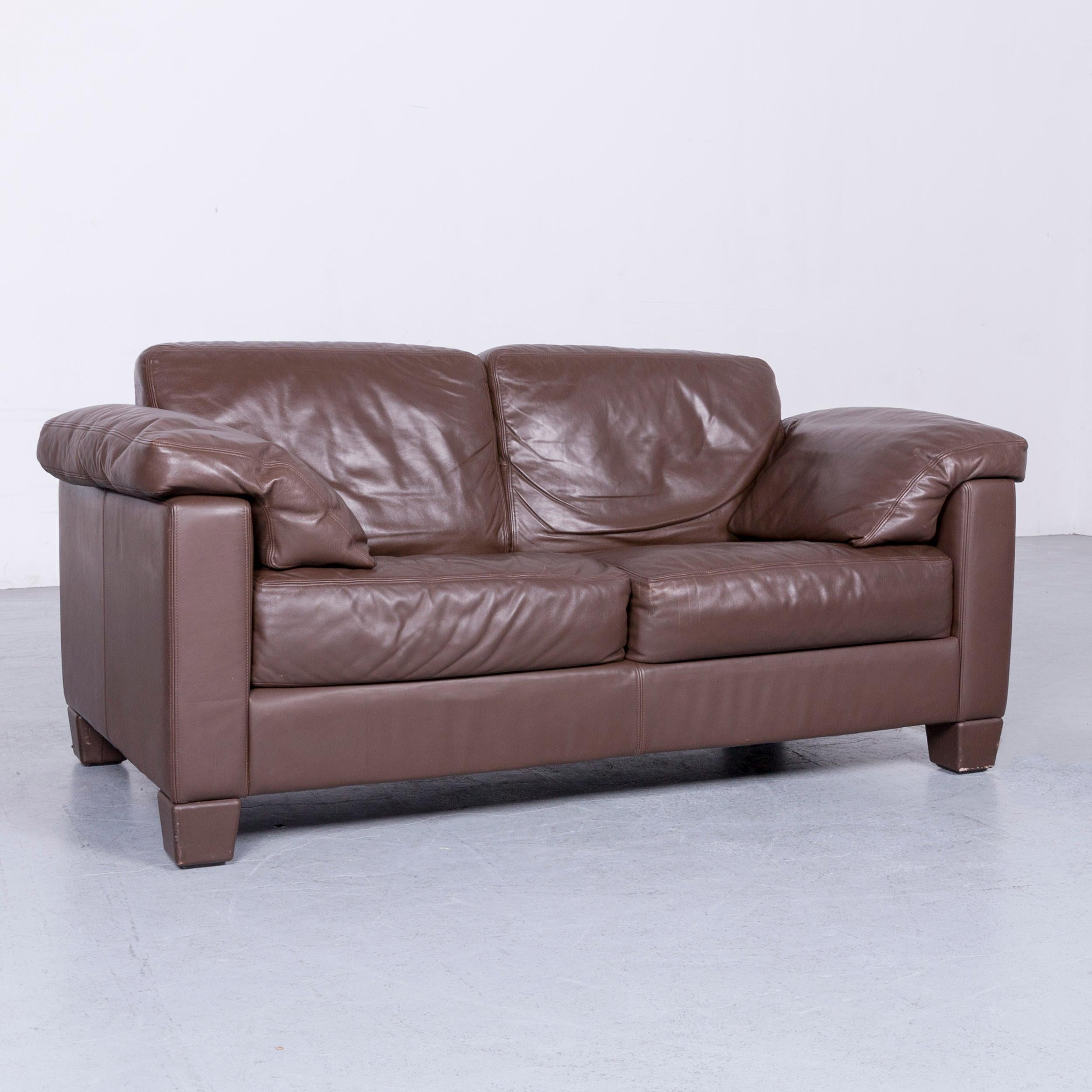 We bring to you an De Sede DS 17 designer leather sofa brown two-seat couch.