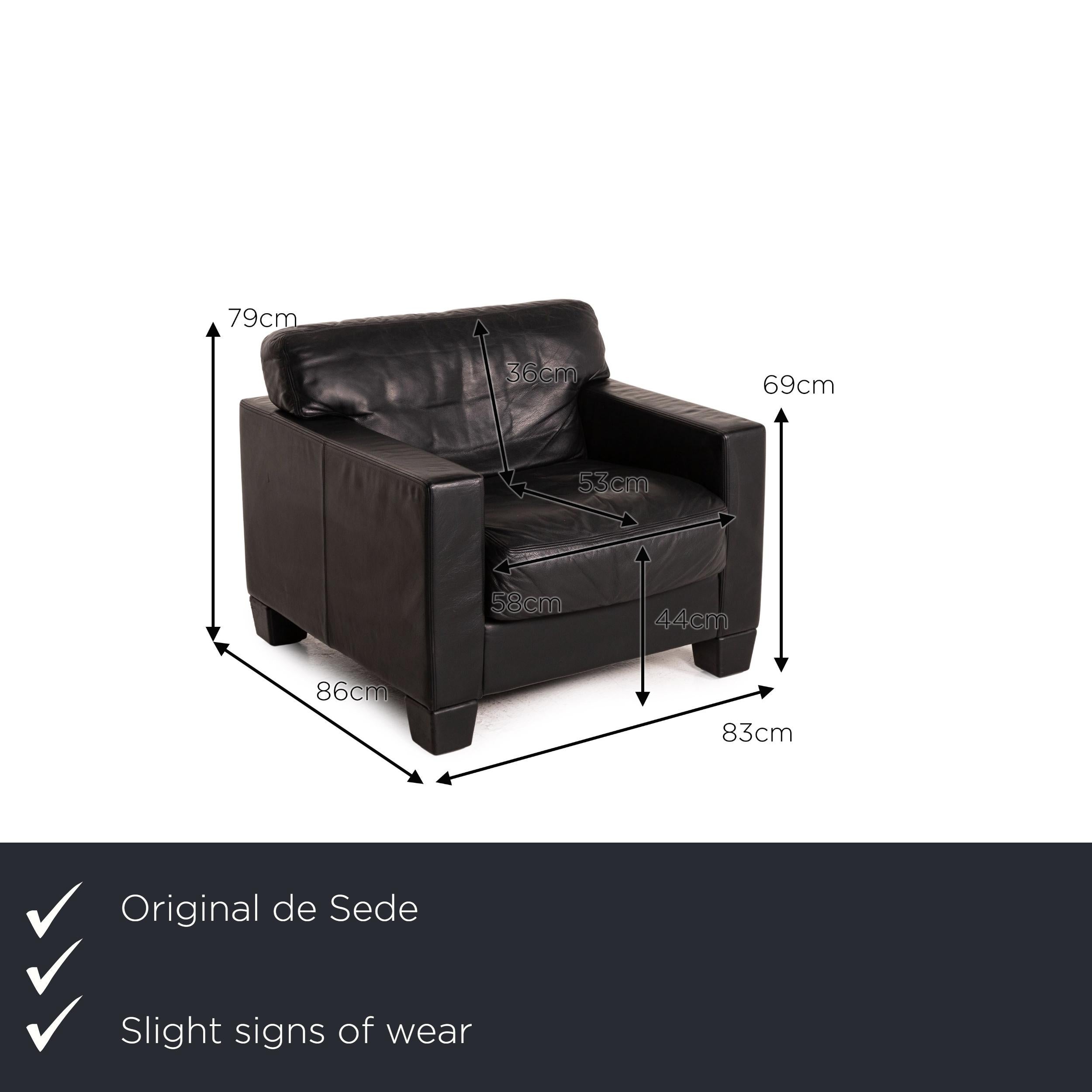 We present to you a De Sede DS 17 leather armchair black.
 

 Product measurements in centimeters:
 

Depth: 86
Width: 83
Height: 79
Seat height: 44
Rest height: 69
Seat depth: 53
Seat width: 58
Back height: 36.
 
 