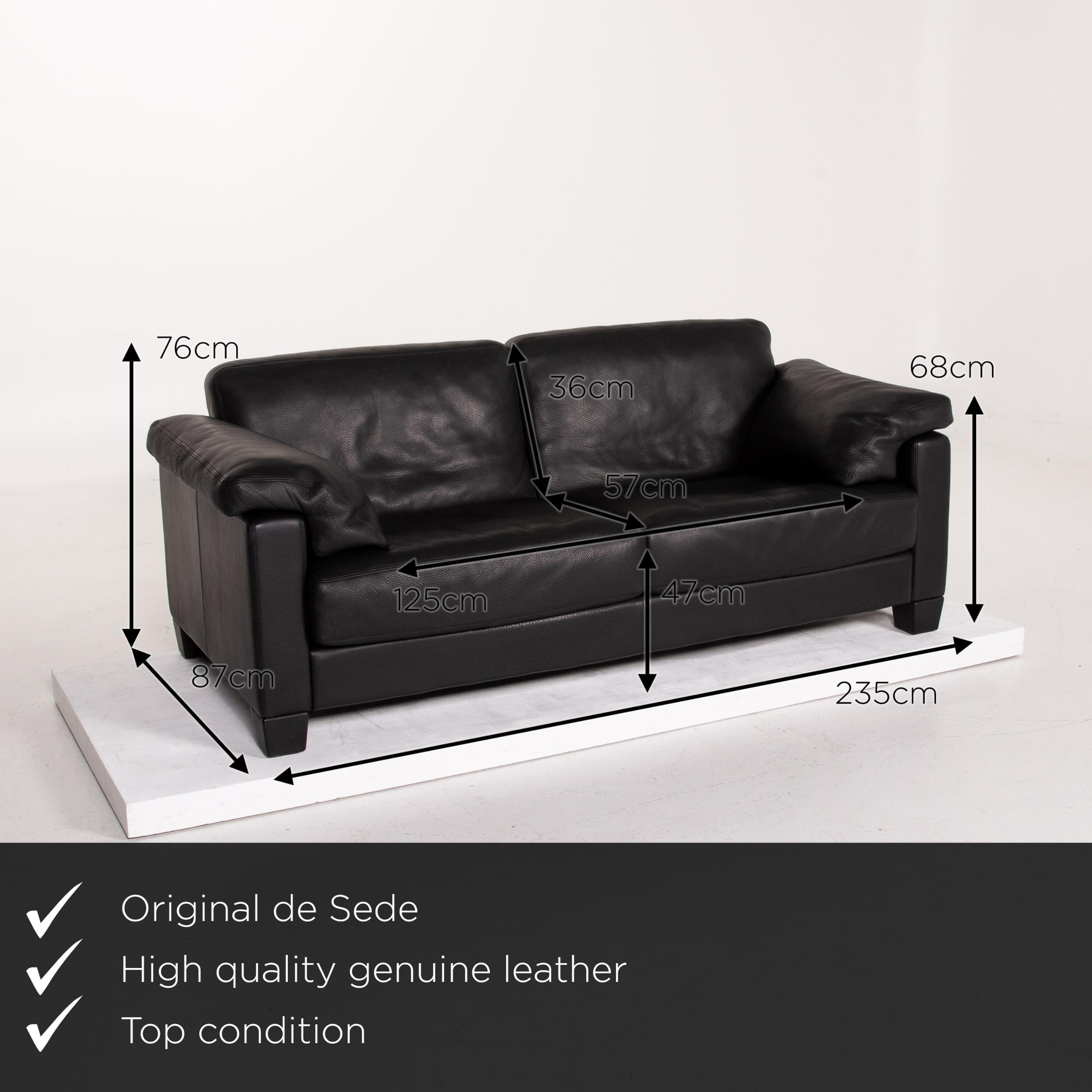We present to you a De Sede DS 17 leather sofa black two-seat couch.

Product measurements in centimeters:

Depth 87
Width 235
Height 76
Seat height 47
Rest height 68
Seat depth 57
Seat width 125
Back height 36.
 
  
   