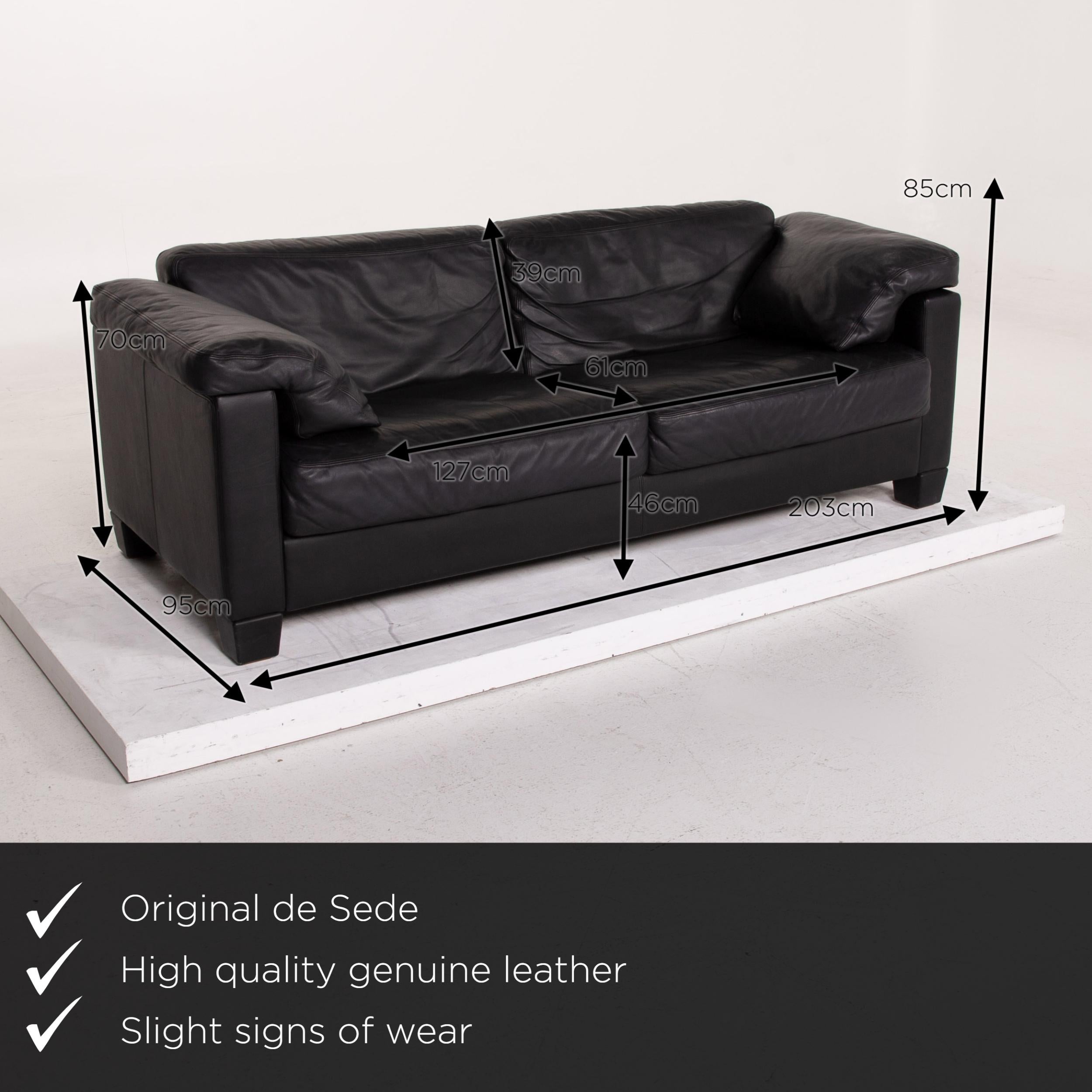 We present to you a De Sede ds 17 leather sofa black two-seat.
  
 

 Product measurements in centimeters:
 

Depth 95
Width 203
Height 85
Seat height 46
Rest height 70
Seat depth 61
Seat width 127
Back height 39.
 