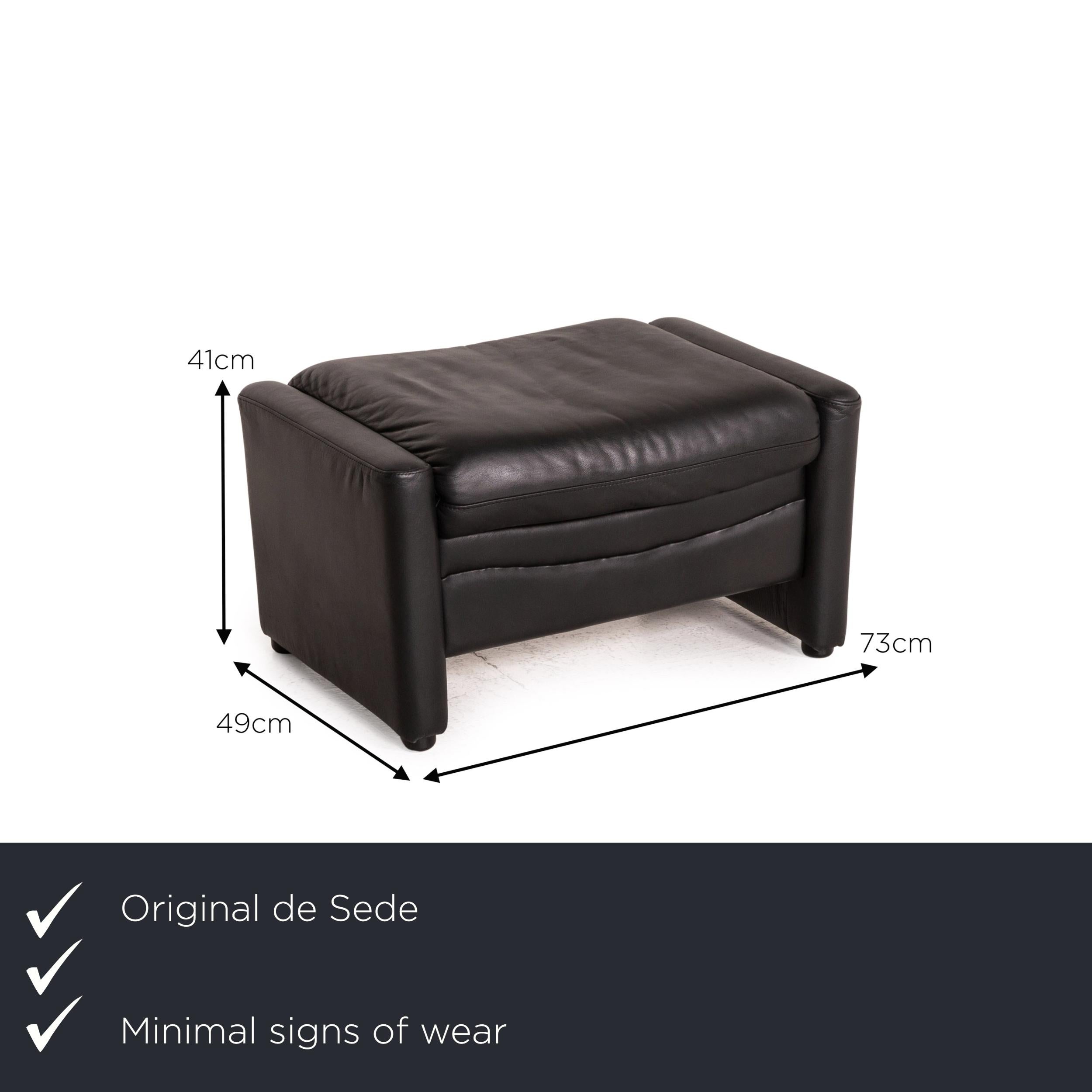 We present to you a de Sede DS 17 leather stool black.
 

 Product measurements in centimeters:
 

 Depth: 49
 Width: 73
 Height: 41.






  