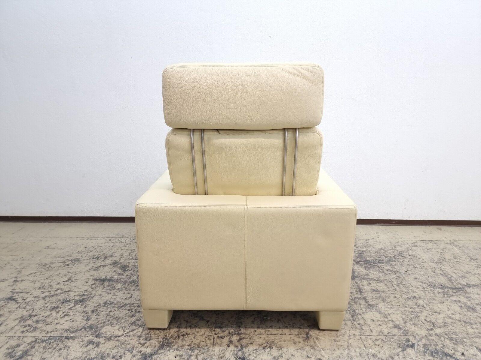 De Sede DS 17 Echtleder Sessel mit Kopfstütze, cremefarben.


Maße:


B/H/T
84 cm,78-103 cm, 87 cm

Sitzhöhe: 46 cm


Passender Dreisitzer und Zweisitzer ebenso vorhanden, falls Sie eine Garnitur wünschen.

Der Sessel befindet sich in einem guten