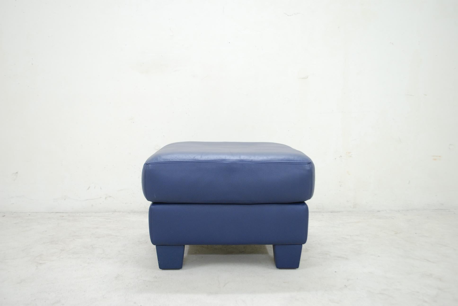 Late 20th Century De Sede DS 17 Pair of Blue Leather Ottoman or Pouf For Sale