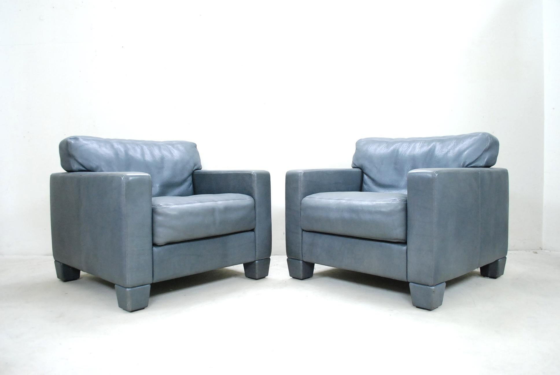 De Sede leather armchair DS 17.
The leather is the DS Club leather a thick grey aniline leather.
Great comfort and a classic timeless design by De Sede.
In a good condition.
Set of 2 

 