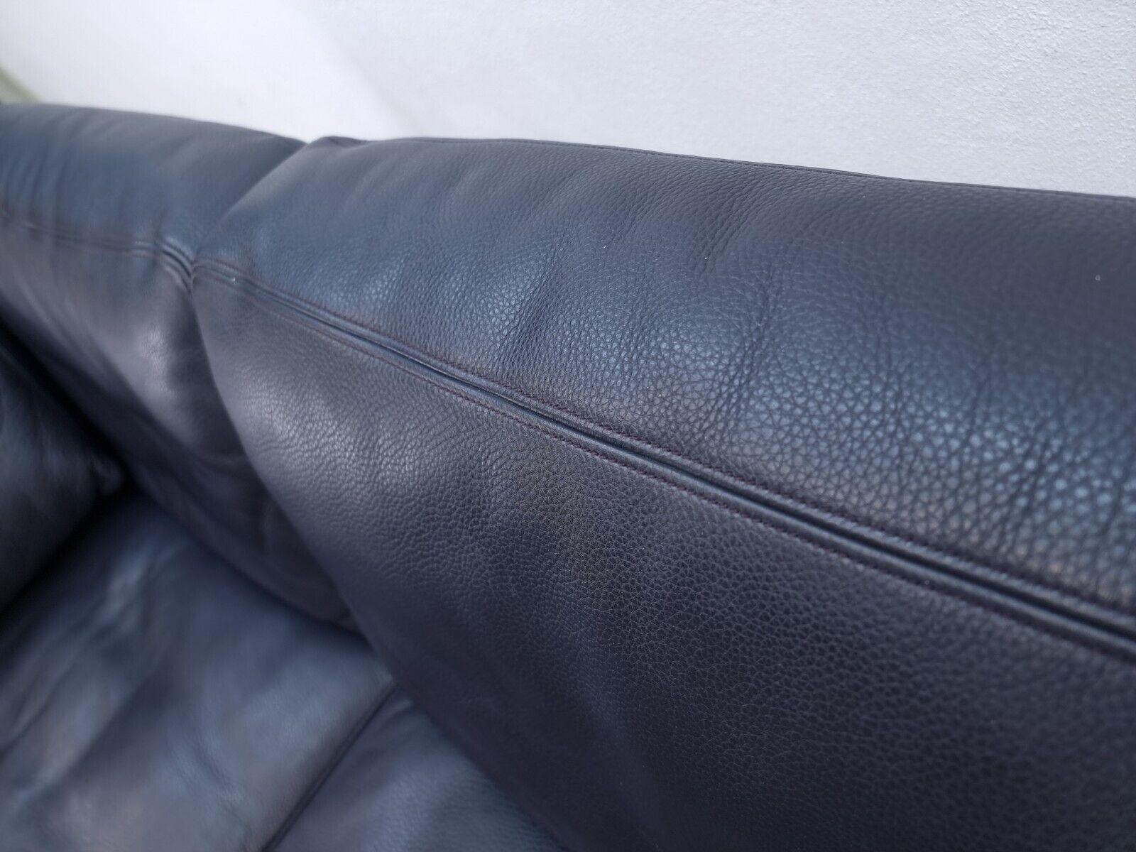 De Sede ds 17 Echtleder Zweisitzer aus robustem 3 mm Leder in der Farbe dunkelblau


Le meilleur Klassik de la manufacture suisse De Sede.



Äußerst schöne Verarbeitung, Leder ist in einem sehr gutem Zustand.



Le canapé est fabriqué à partir