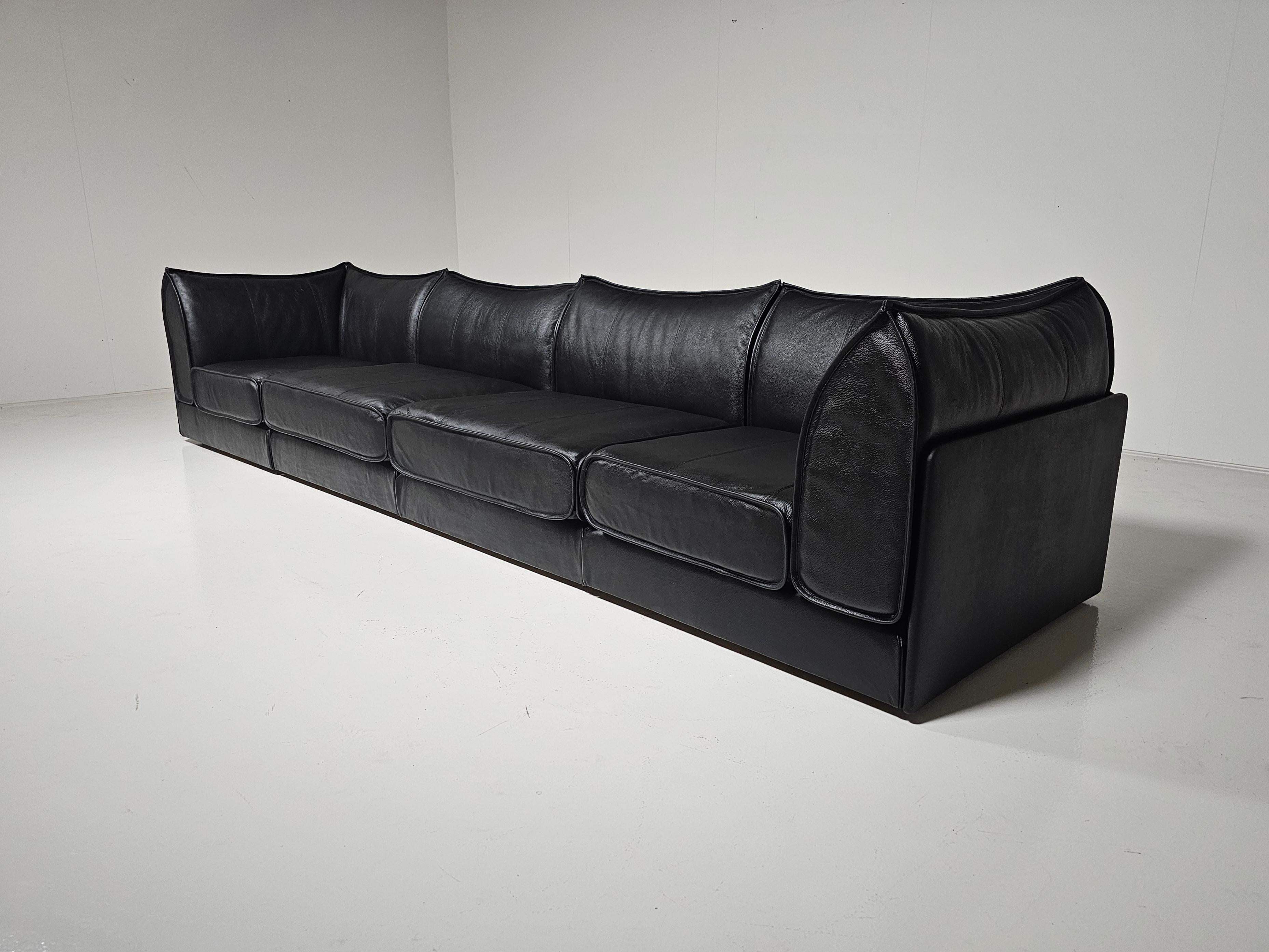 De Sede DS1-19, Pagoda, De Sede Switserland, 1970s

Rare De Sede Pagoda four-seater sofa in newly upholstered black leather. The design is characterized by pointy edges that are noticeable in the shape of the back- and armrest cushions. The design