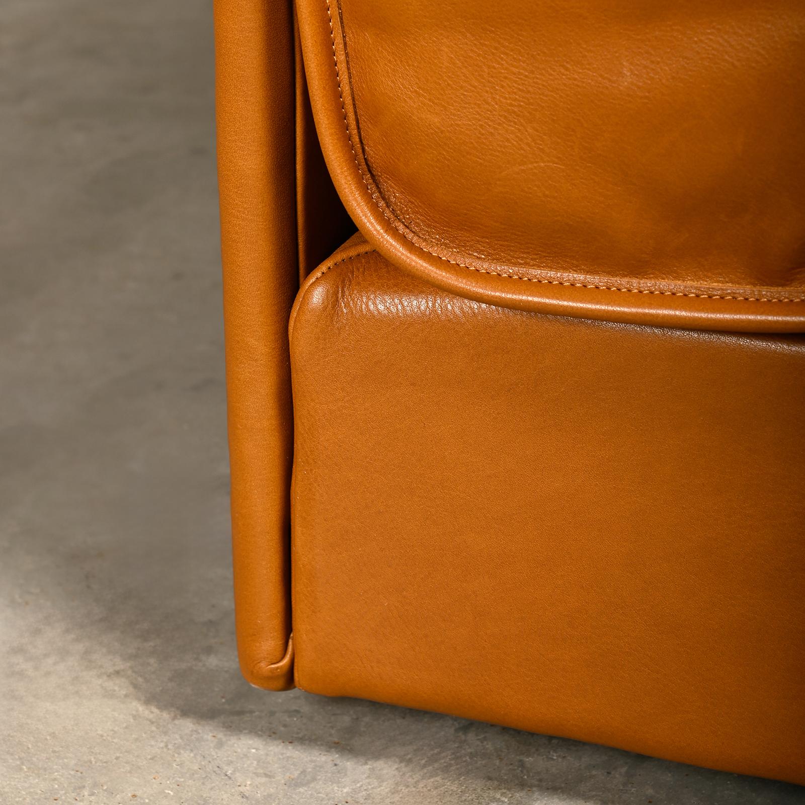 De Sede DS-19 model 'Pagoda' modular Sofa in Cognac Leather For Sale 9