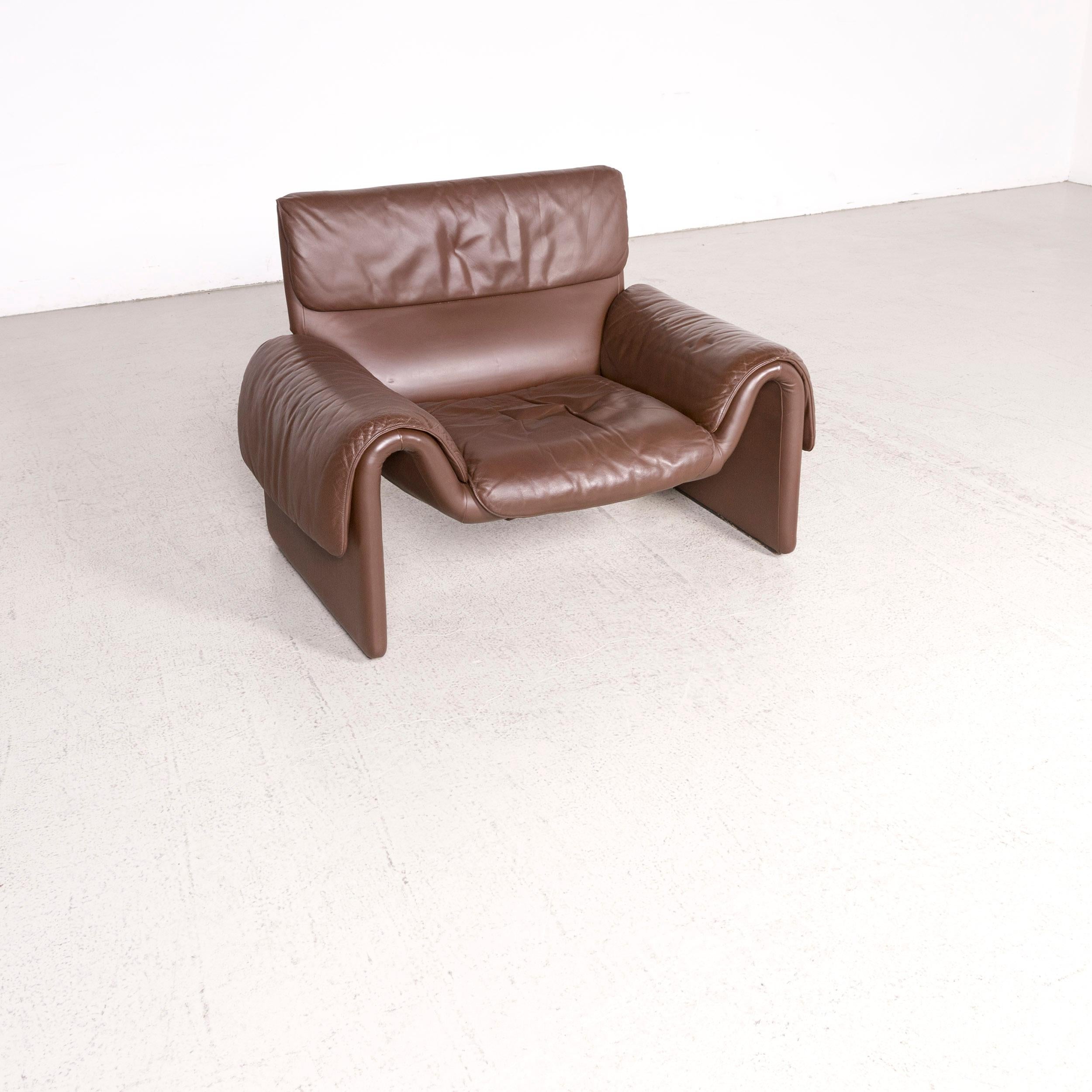 We bring to you a De Sede DS 2011 designer leather armchair brown stool genuine leather.

Product measurements in centimeters:

Depth 75
Width 115
Height 80
Seat-height 40
Rest-height 50
Seat-depth 50
Seat-width 55
Back-height 50.
  
