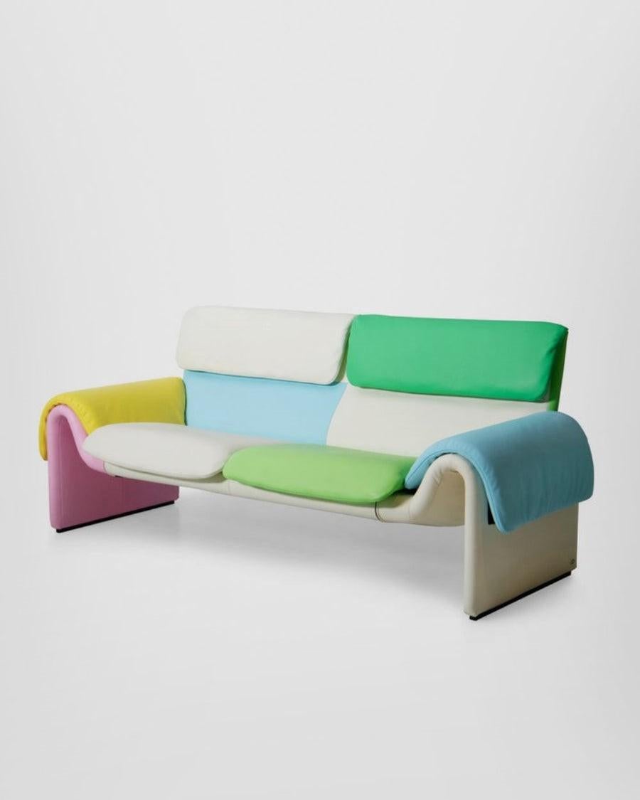 Duplex et PIN-UP home ont le plaisir de présenter ds-2011 harlequin, une collection de sièges rembourrés développée en collaboration avec de sede, le célèbre producteur suisse de meubles en cuir fabriqués à la main.

l'arlequin ds-2011 de PIN-UP