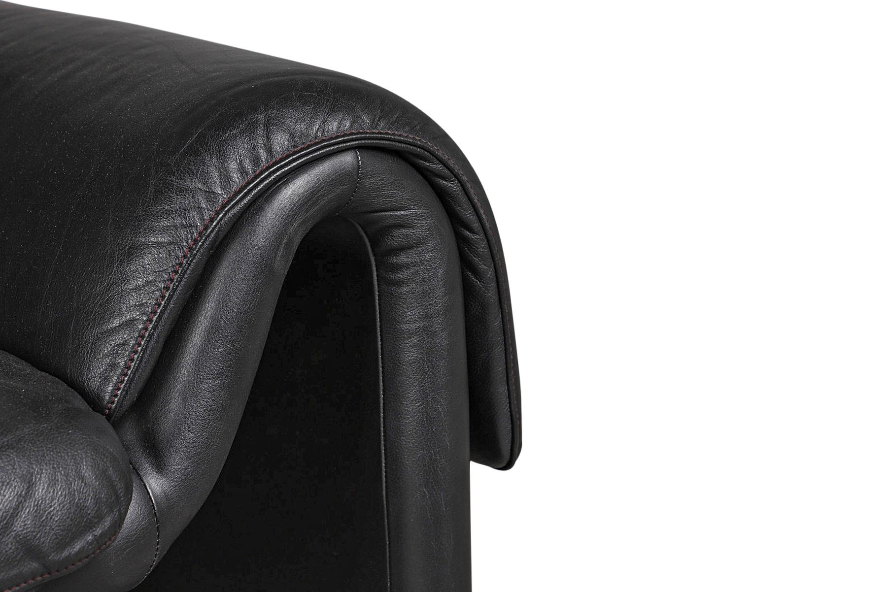 Swiss De Sede Ds-2011 Lounge Chair in Black Leather For Sale