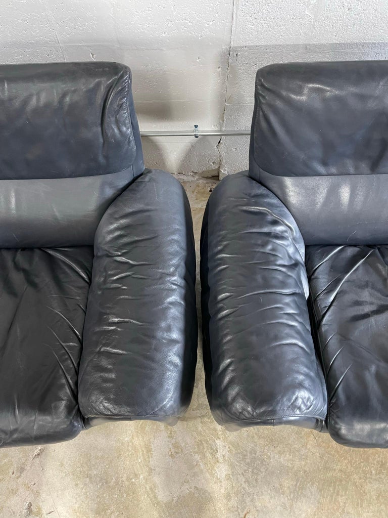 De Sede DS 2011 Pair Lounge Chairs in Dark Blue Leather For Sale 7
