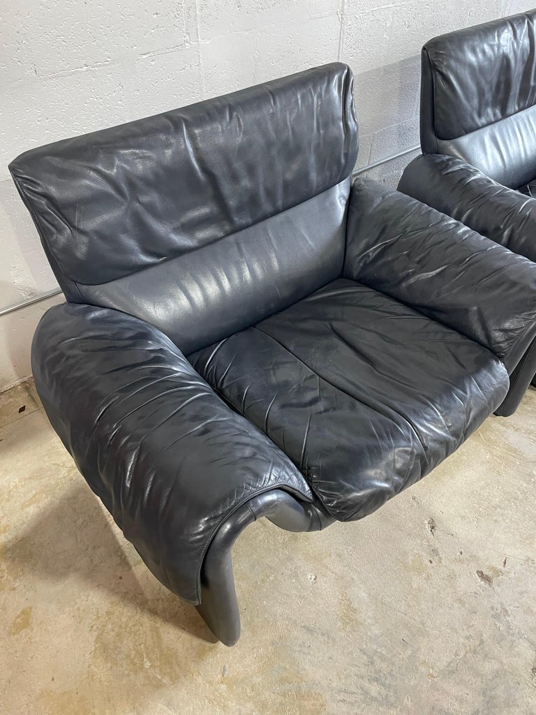 Swiss De Sede DS 2011 Pair Lounge Chairs in Dark Blue Leather For Sale
