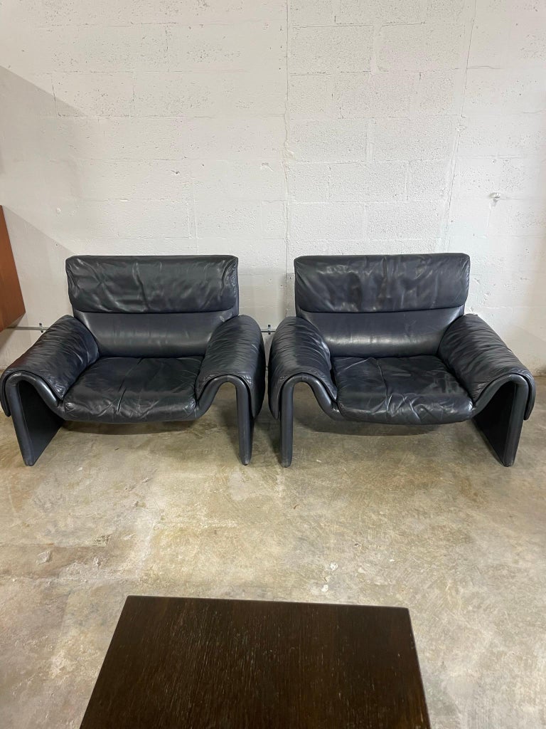 De Sede DS 2011 Pair Lounge Chairs in Dark Blue Leather For Sale 1