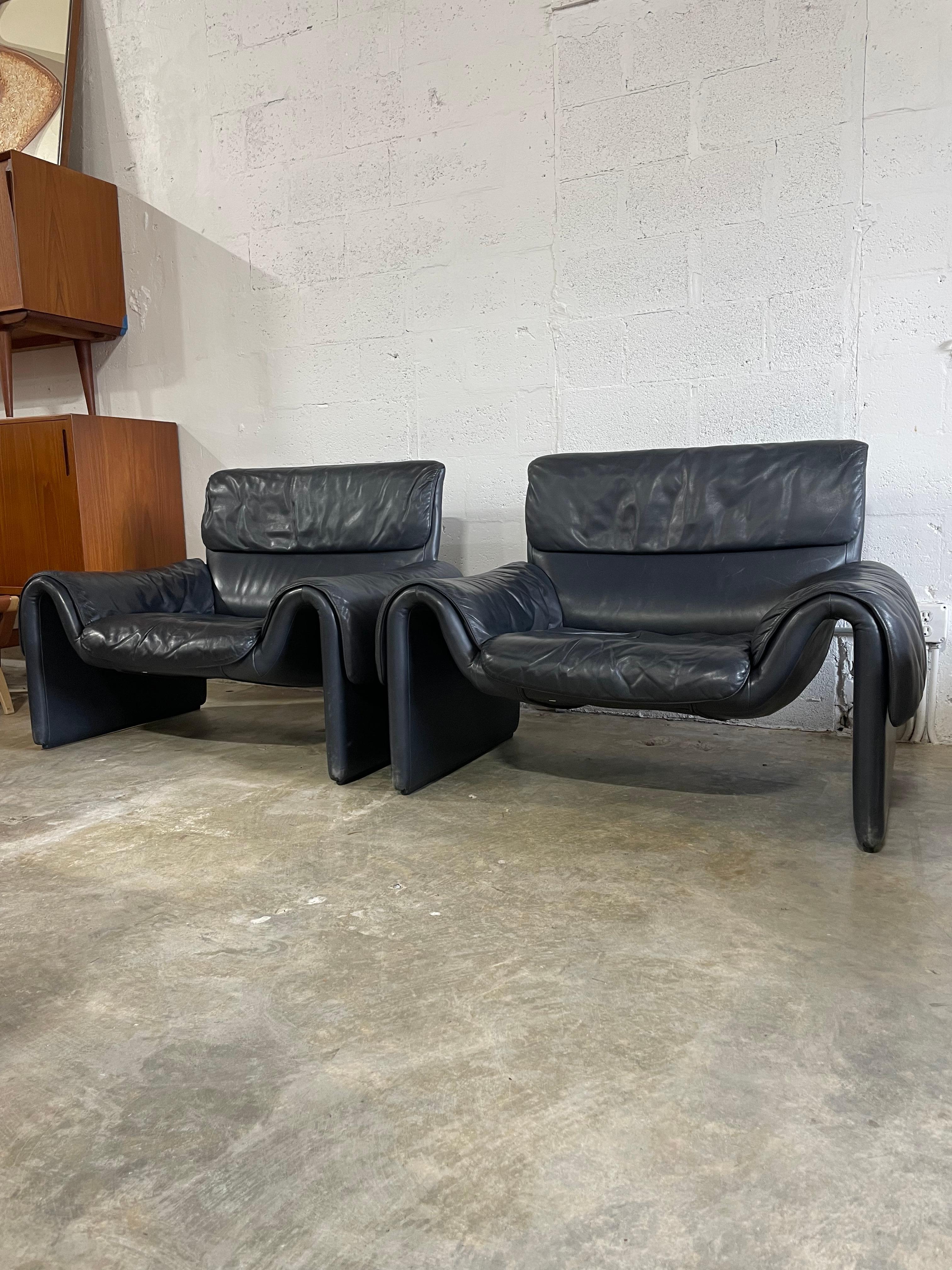 De Sede DS 2011 Pair Lounge Chairs in Dark Blue Leather 2