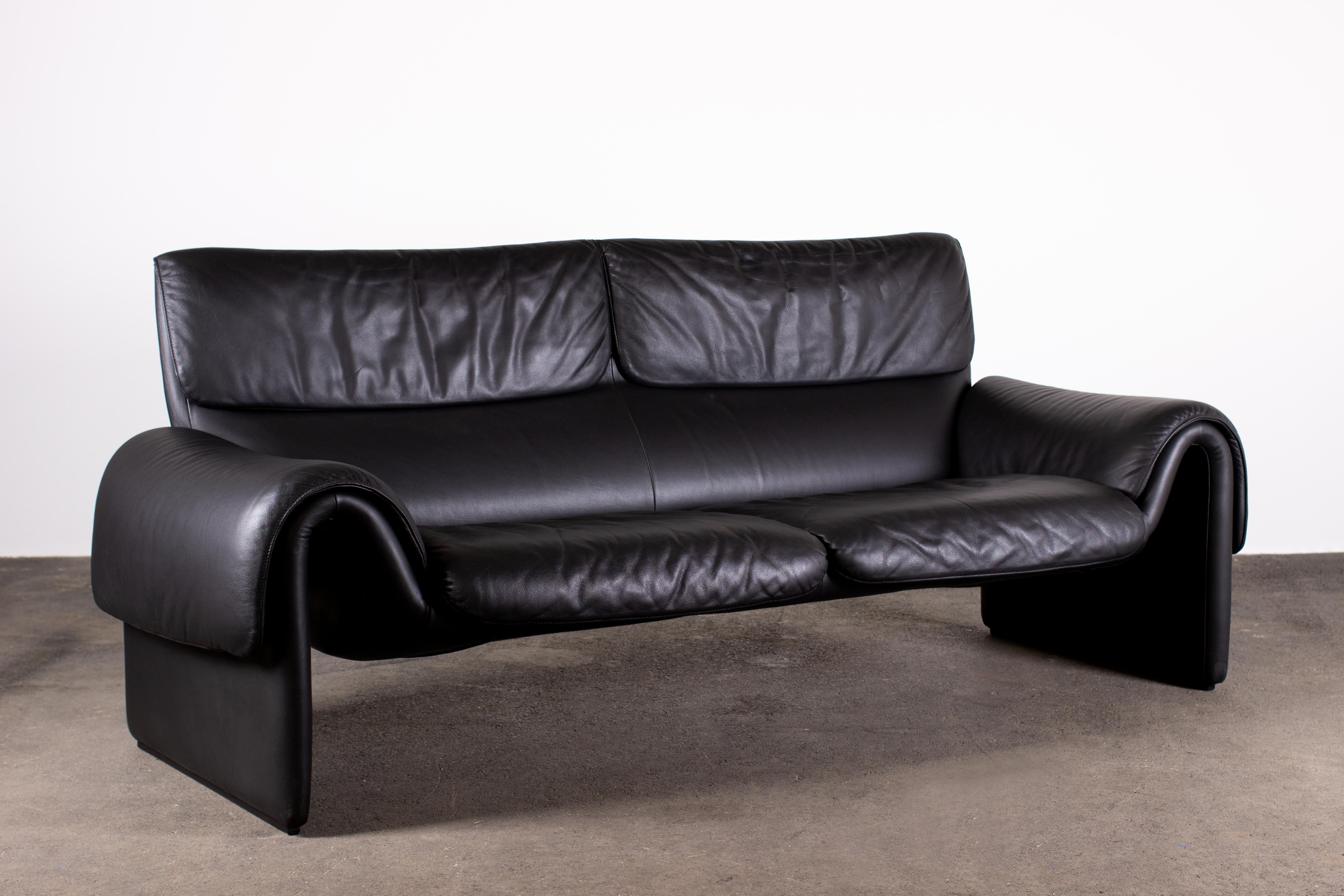 De Sede DS-2011 Zweisitziges Sofa aus schwarzem Anilinleder (Moderne der Mitte des Jahrhunderts)