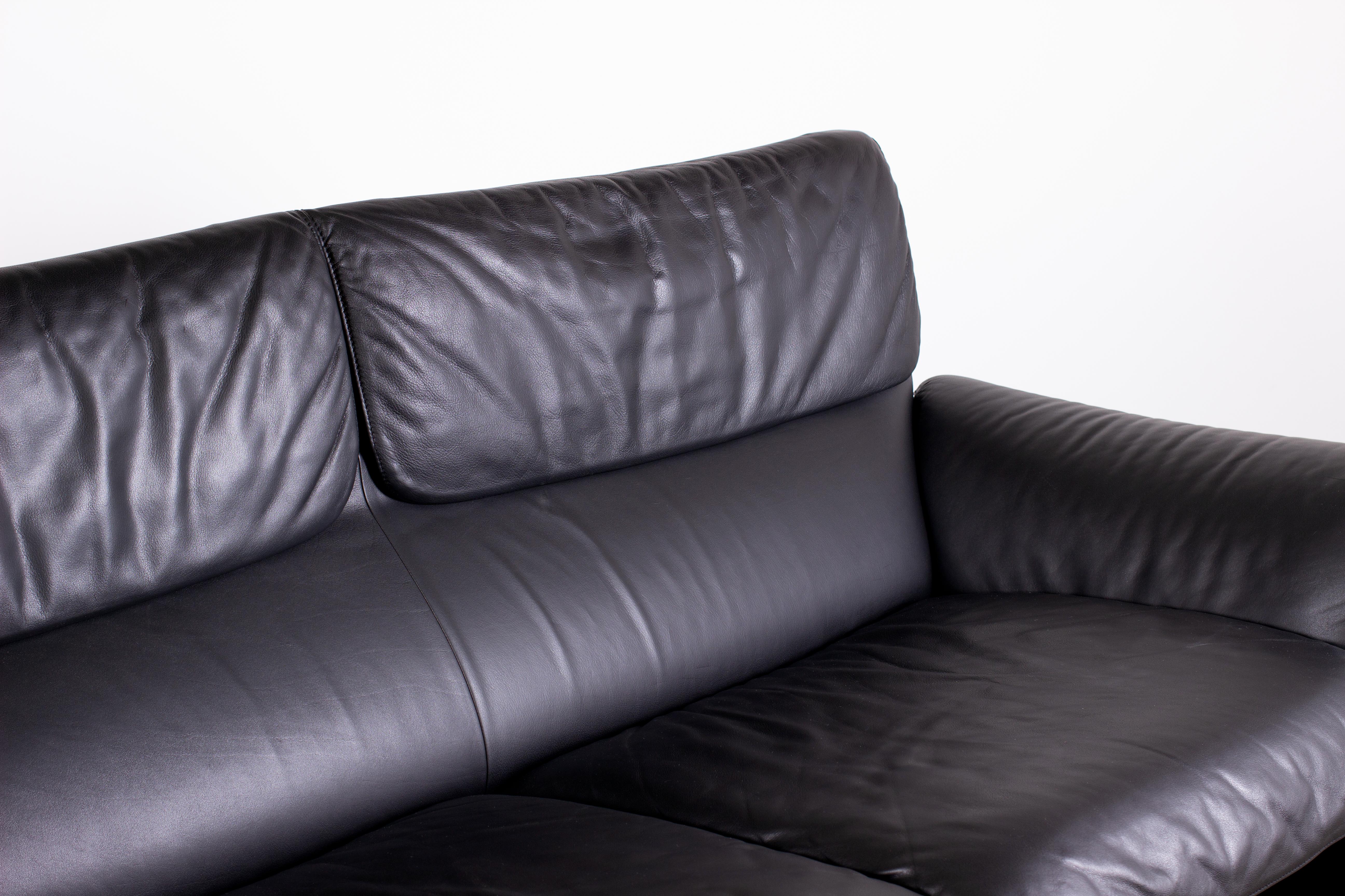 Swiss De Sede DS-2011 Two-Seat Sofa in Black Aniline Leather