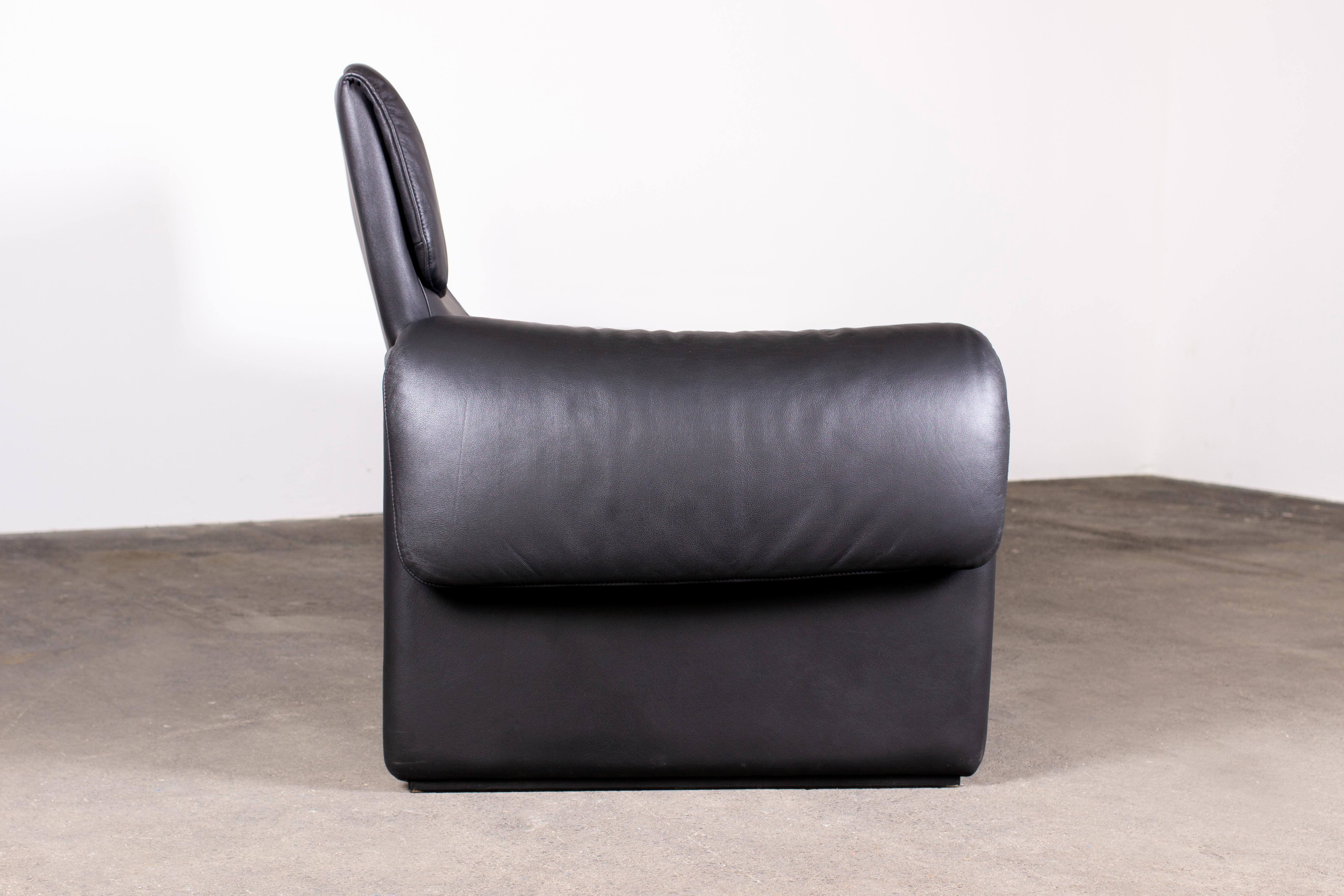 20th Century De Sede DS-2011 Two-Seat Sofa in Black Aniline Leather