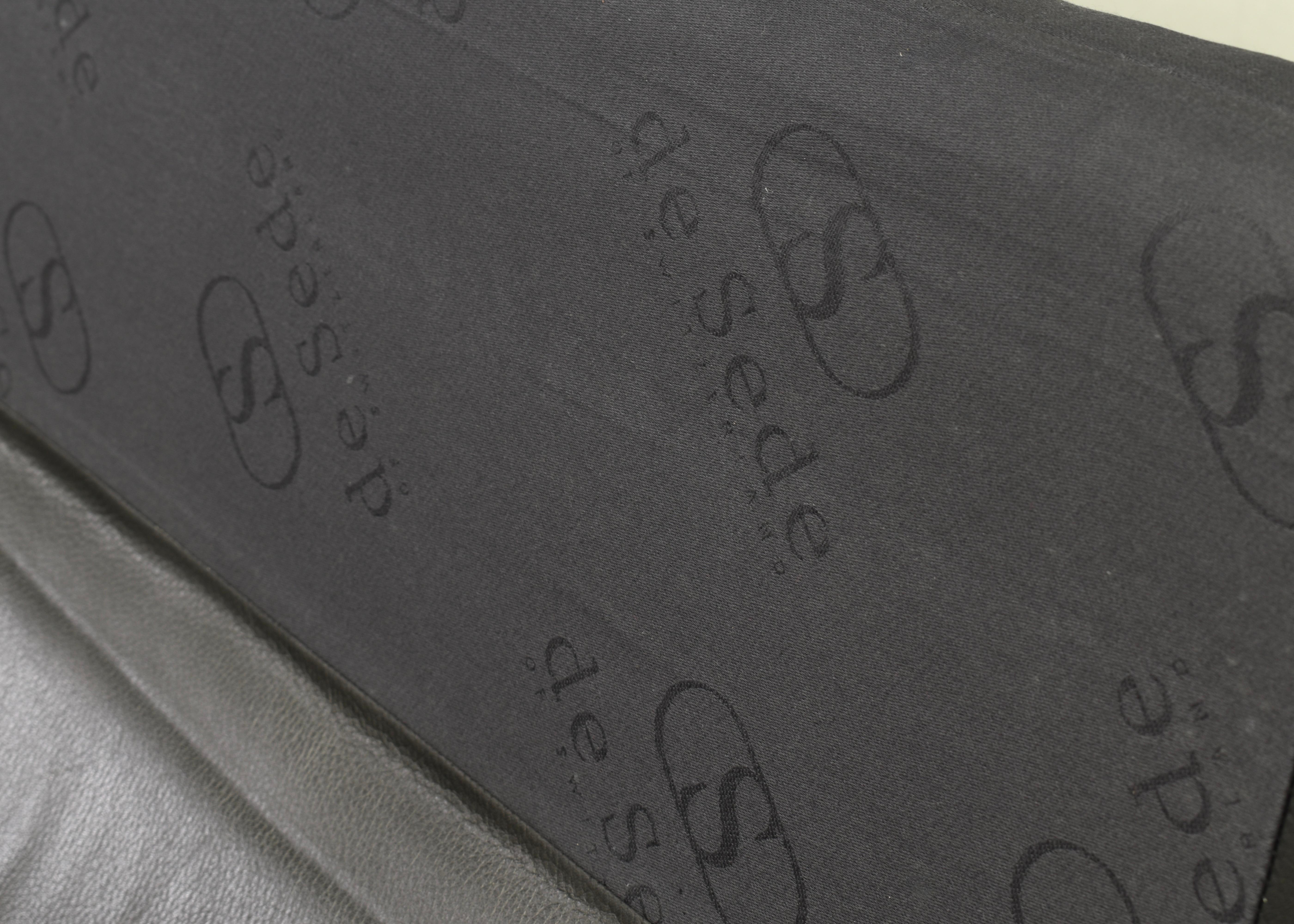 De Sede DS-2011 Two-seat Sofa in Black Leather, Switzerland - circa 1980-90 For Sale 4