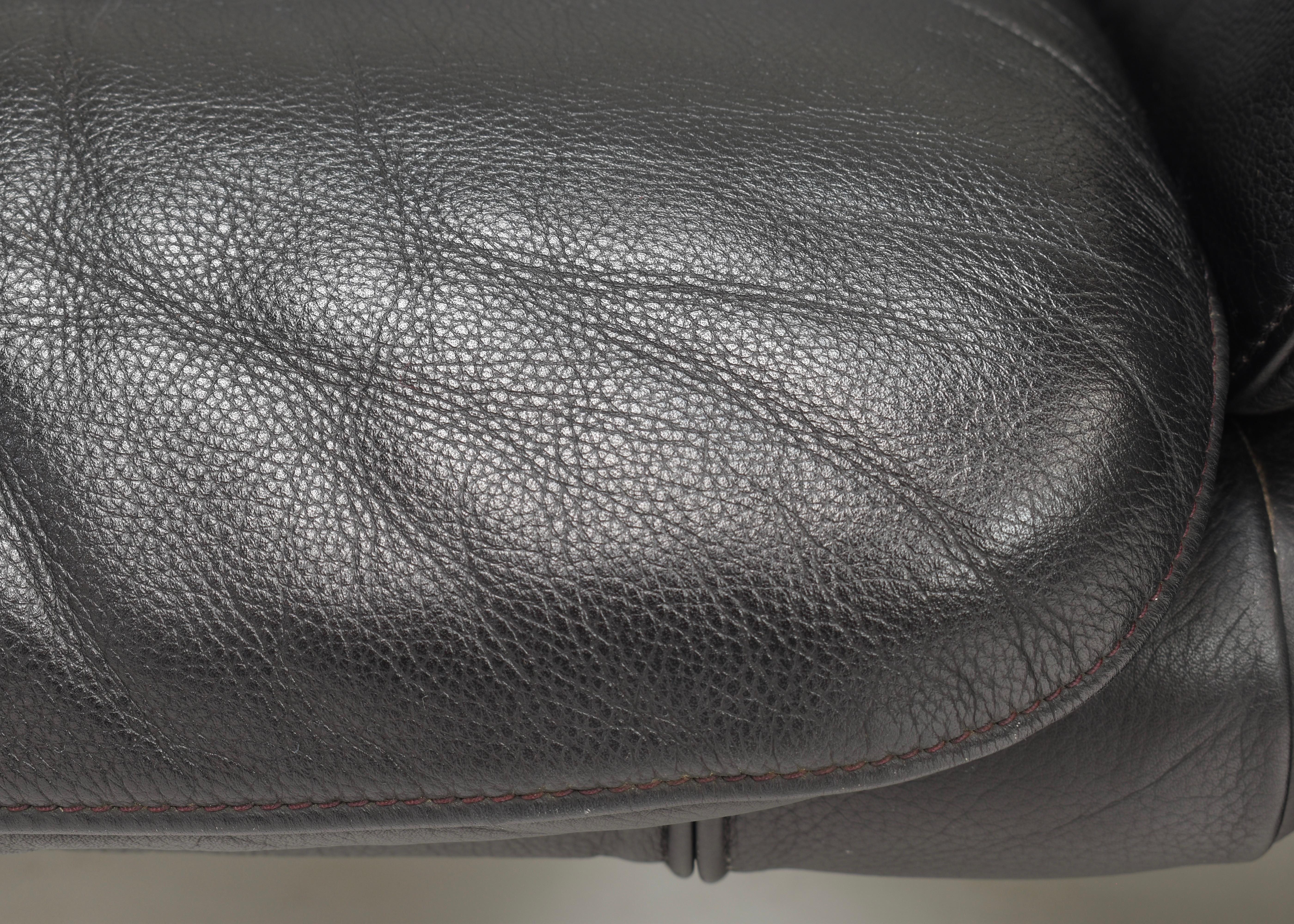 De Sede DS-2011 Two-seat Sofa in Black Leather, Switzerland - circa 1980-90 For Sale 6