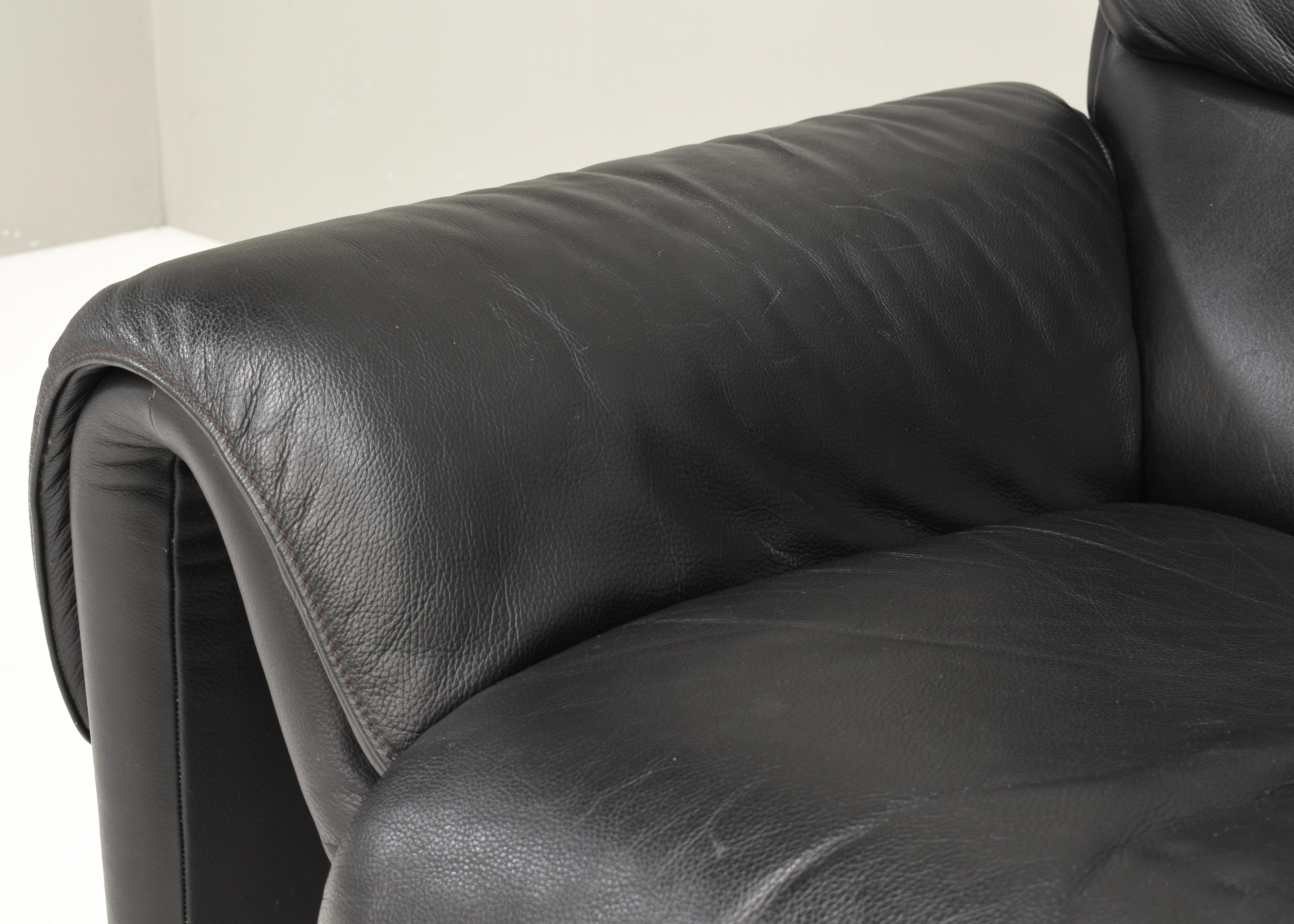 De Sede DS-2011 Two-seat Sofa in Black Leather, Switzerland - circa 1980-90 For Sale 7