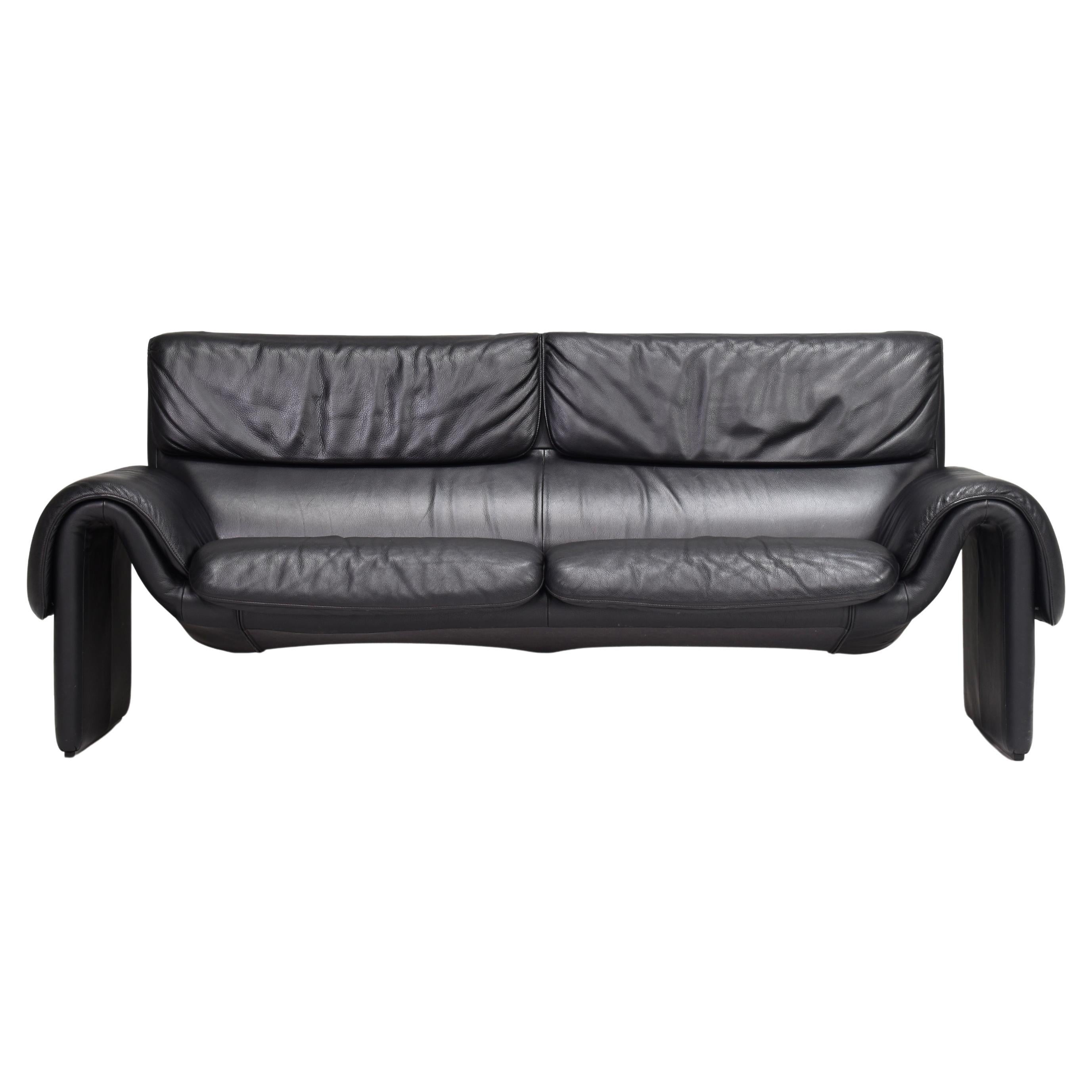 De Sede DS-2011 Two-seat Sofa in Black Leather, Switzerland - circa 1980-90
