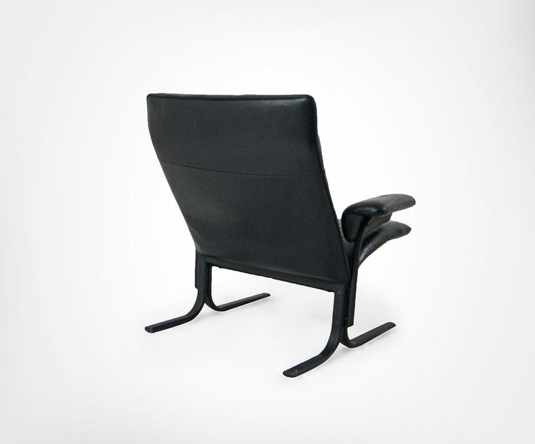 De Sede DS-2030 Black Leather Armchair and Footstool by Hans Eichenberger For Sale 3