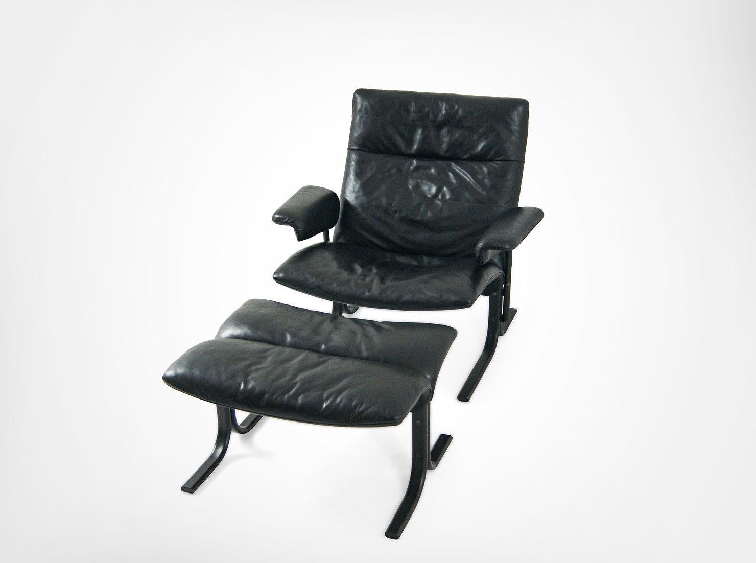 De Sede DS-2030 Sessel und Fußhocker aus schwarzem Leder von Hans Eichenberger (Moderne der Mitte des Jahrhunderts) im Angebot