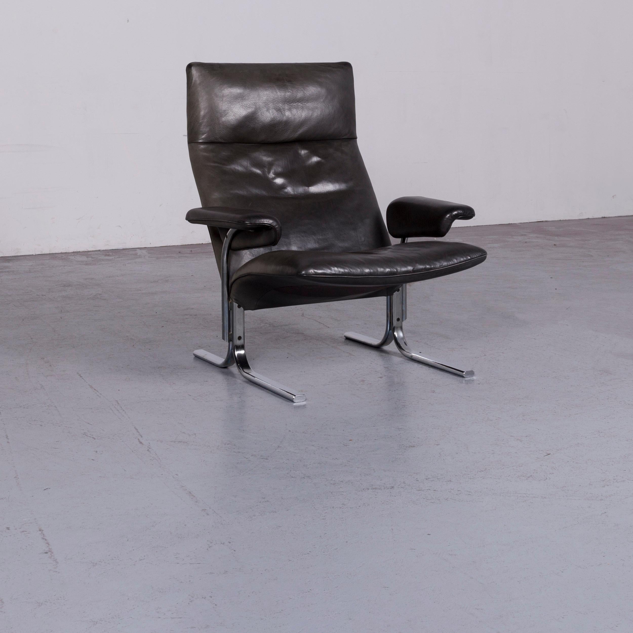 We bring to you a De Sede DS 2030 designer armchair set leather black.