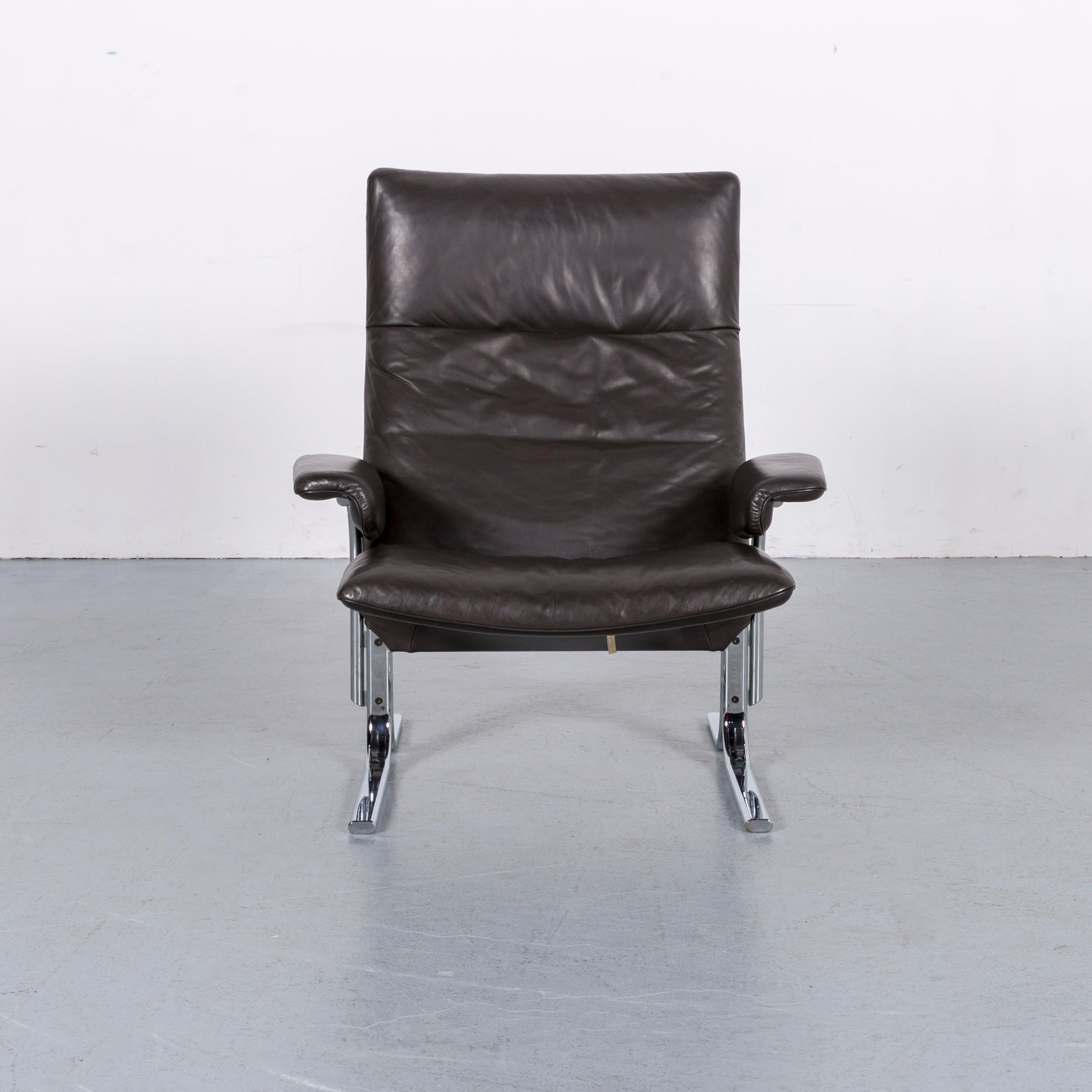 We bring to you an De Sede DS 2030 leather armchair brown one-seat.















 